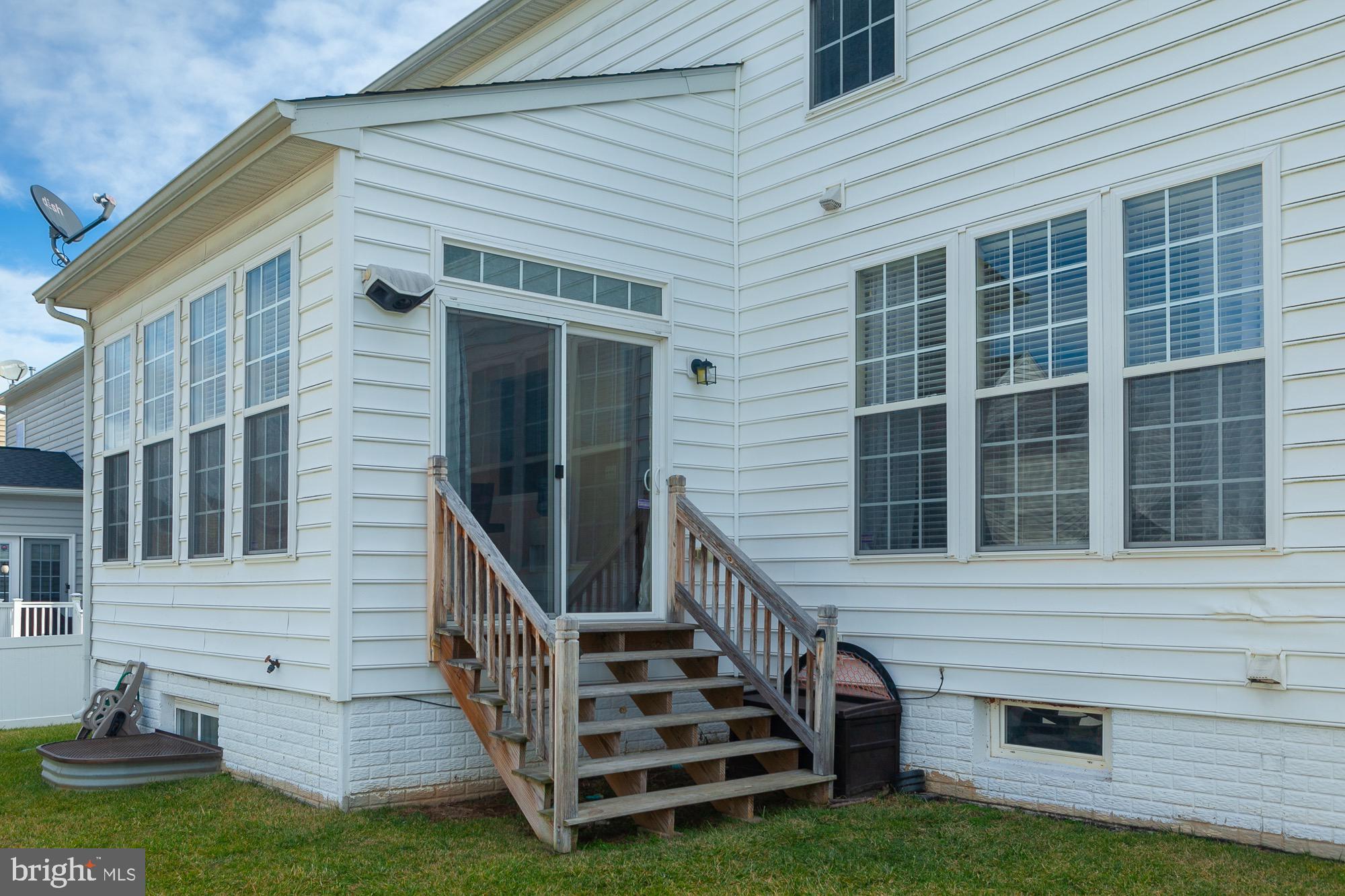 VILLAGE OF WASHINGTON TRAIL - Residential