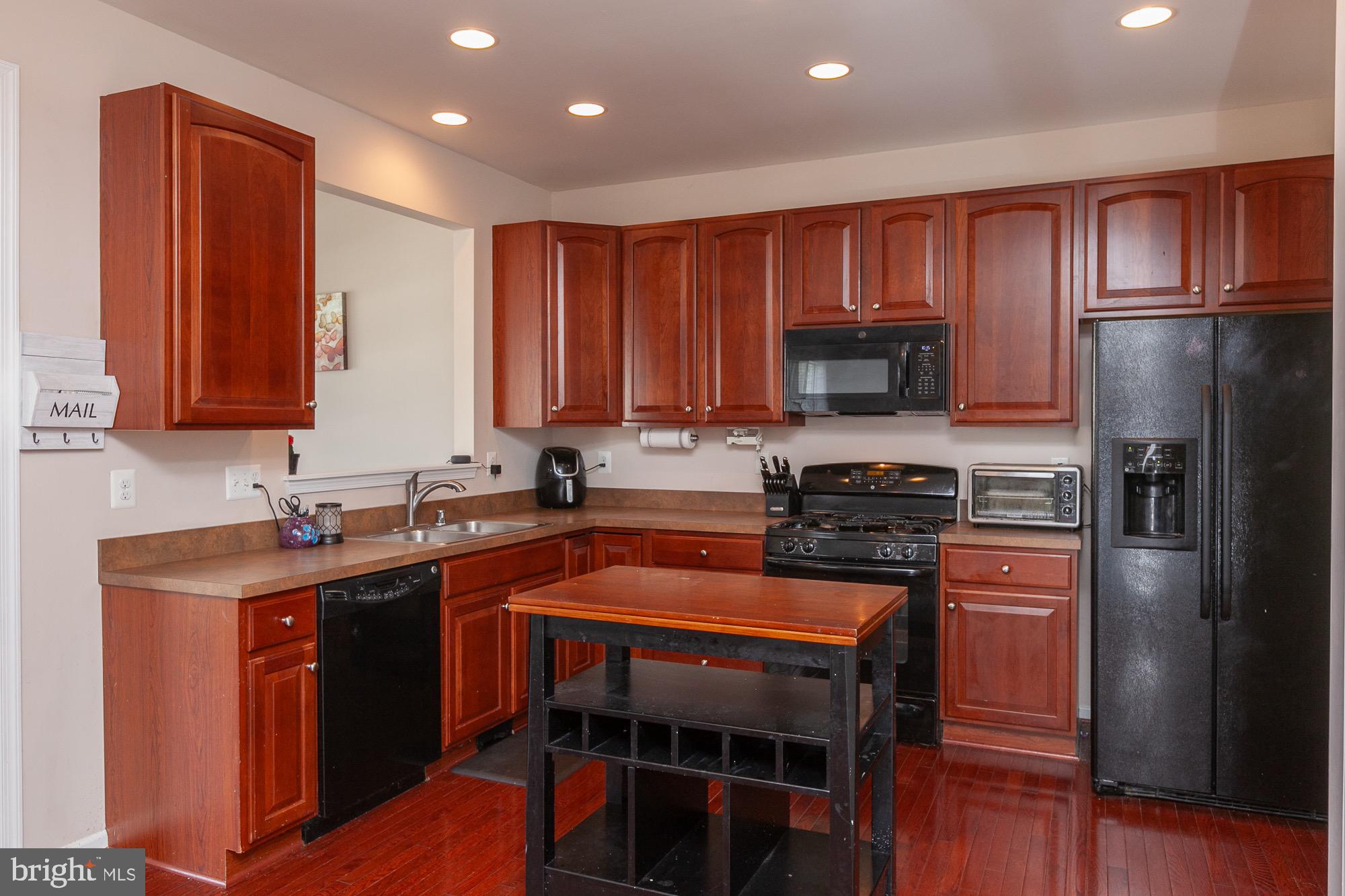 VILLAGE OF WASHINGTON TRAIL - Residential