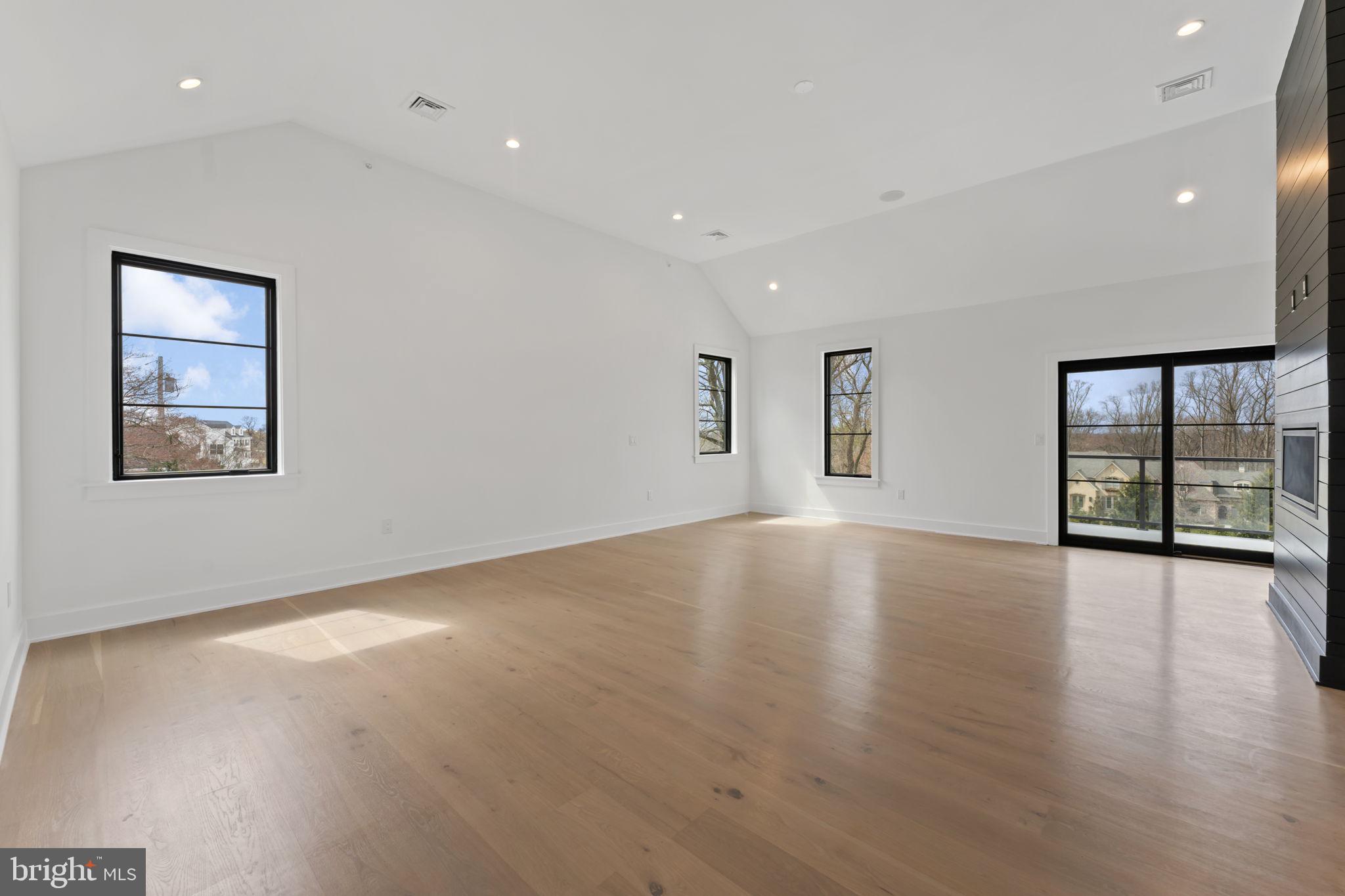 LAFAYETTE HILL - Residential