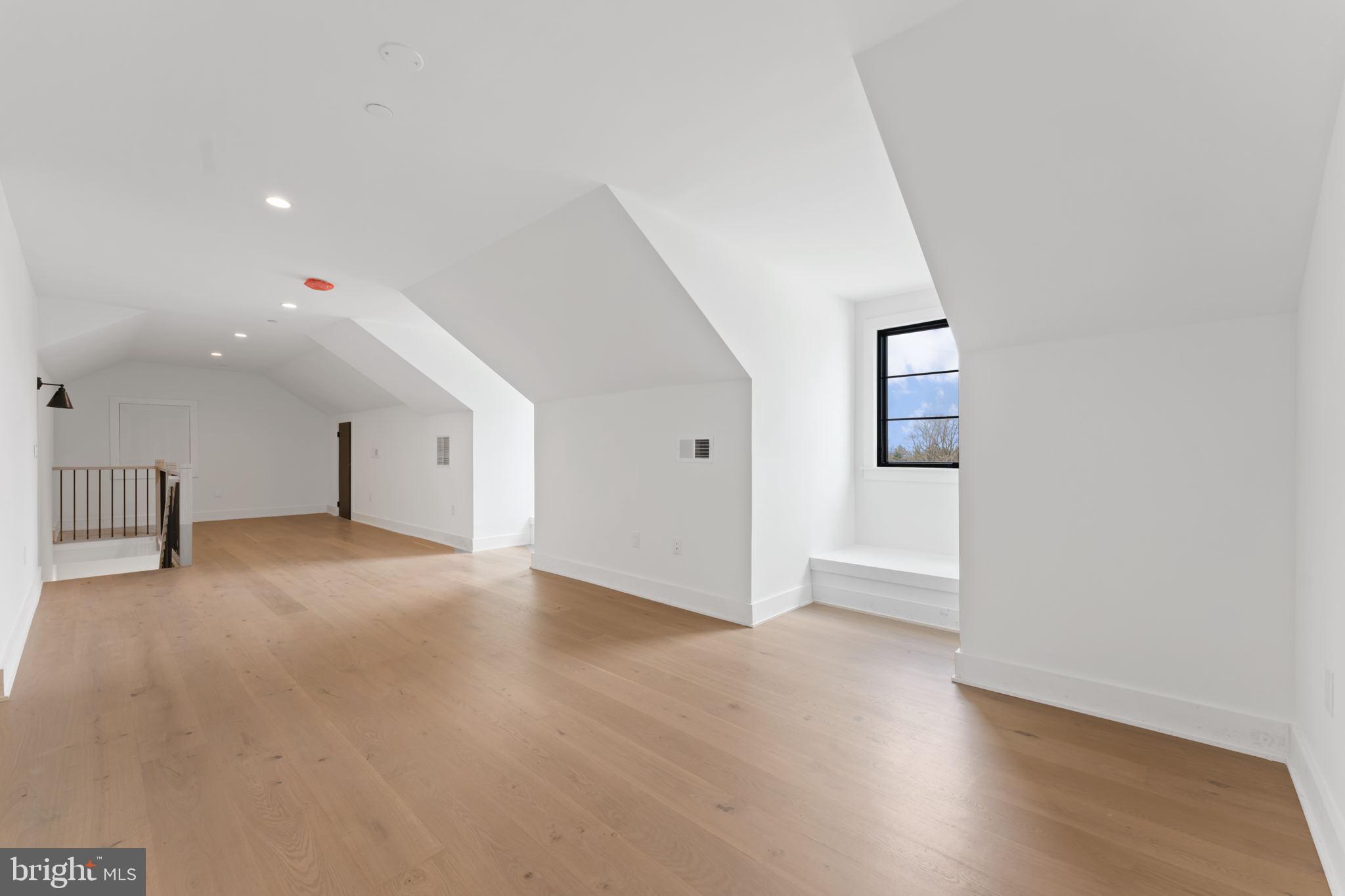 LAFAYETTE HILL - Residential