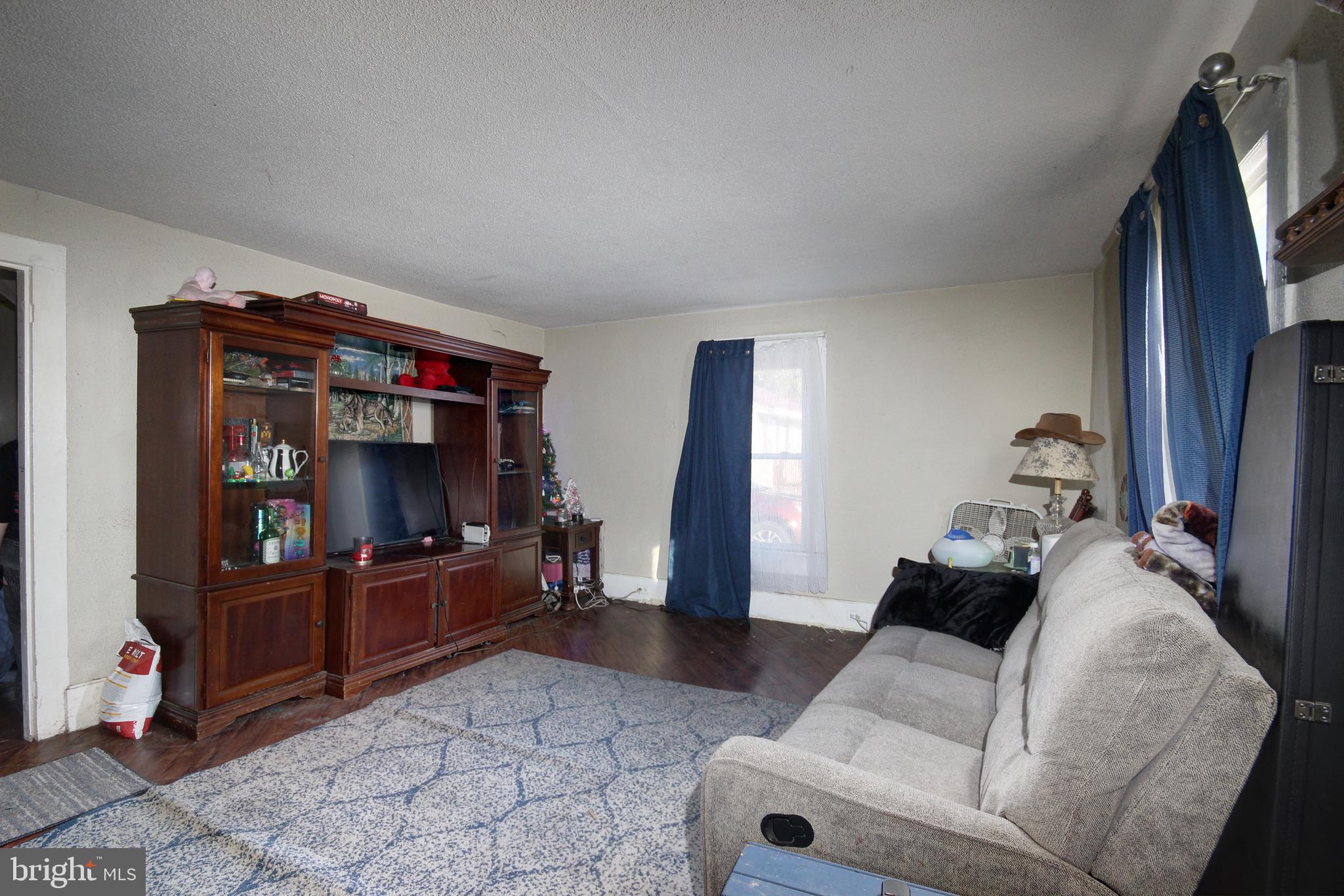 11 W CHESTNUT STREET