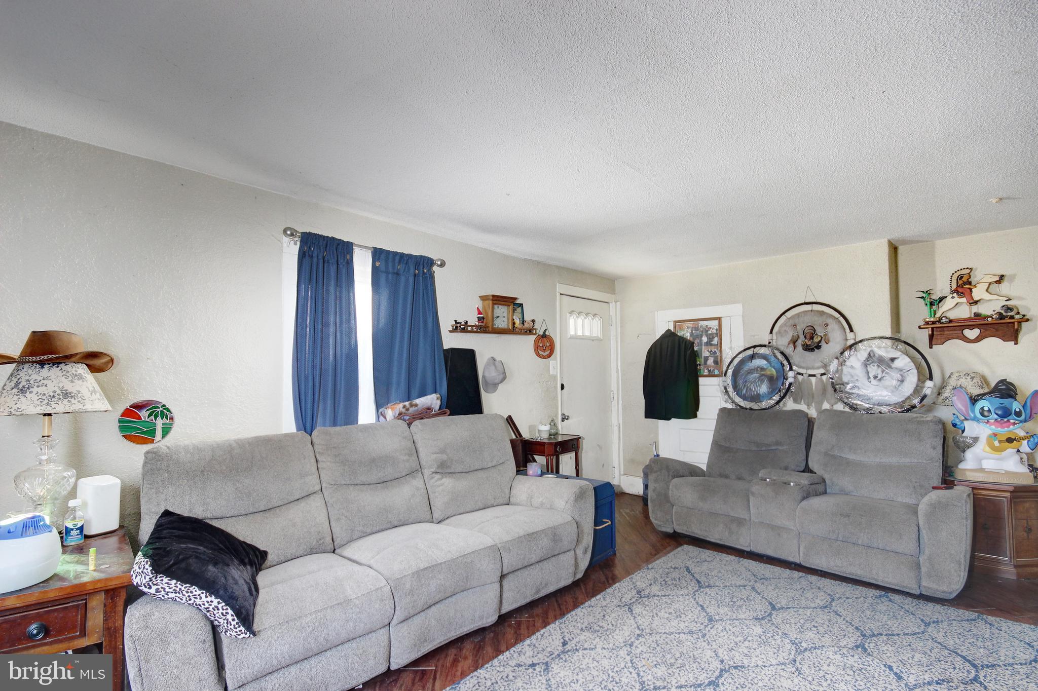 11 W CHESTNUT STREET