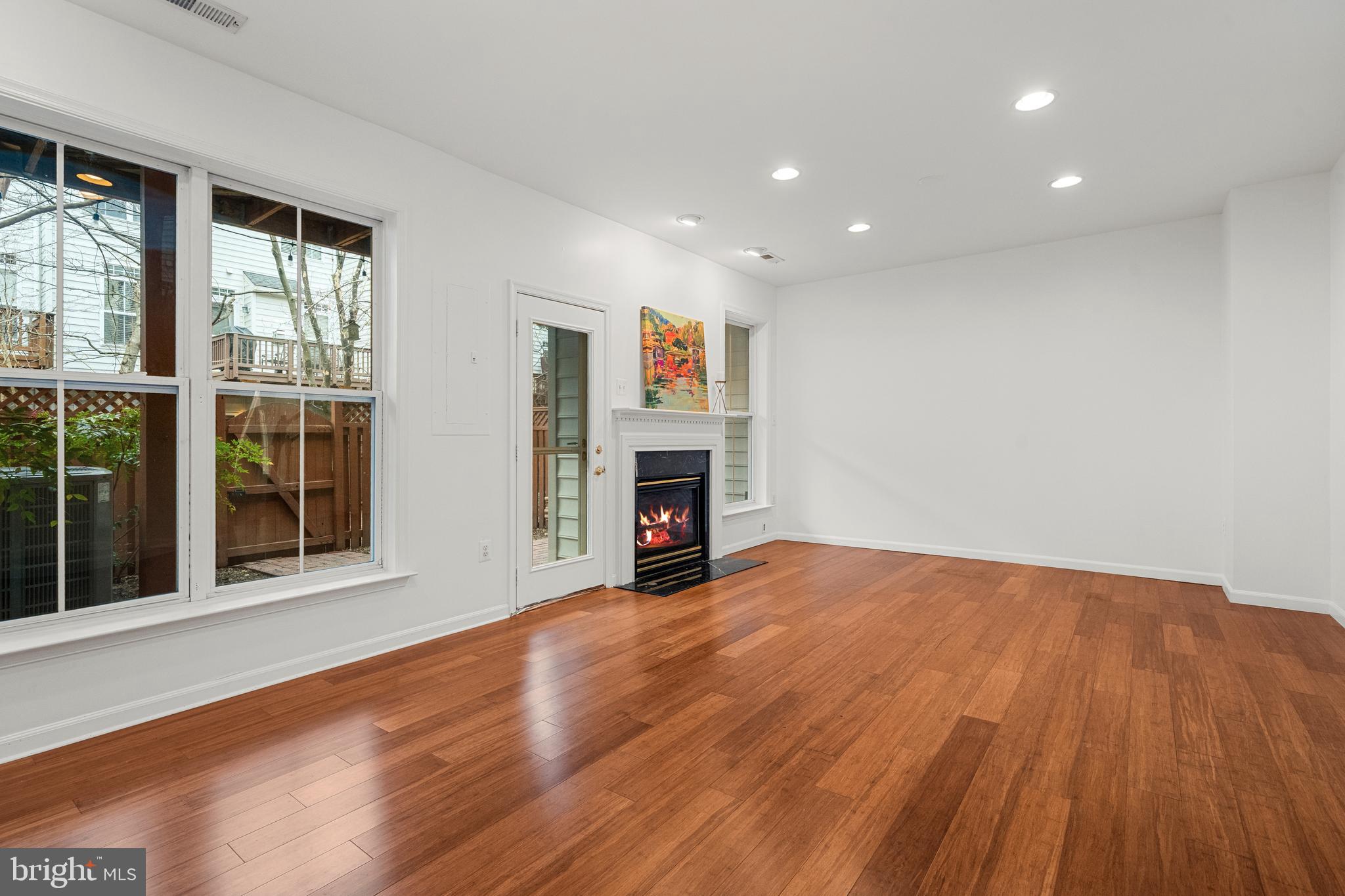 CAMERON STATION - Residential