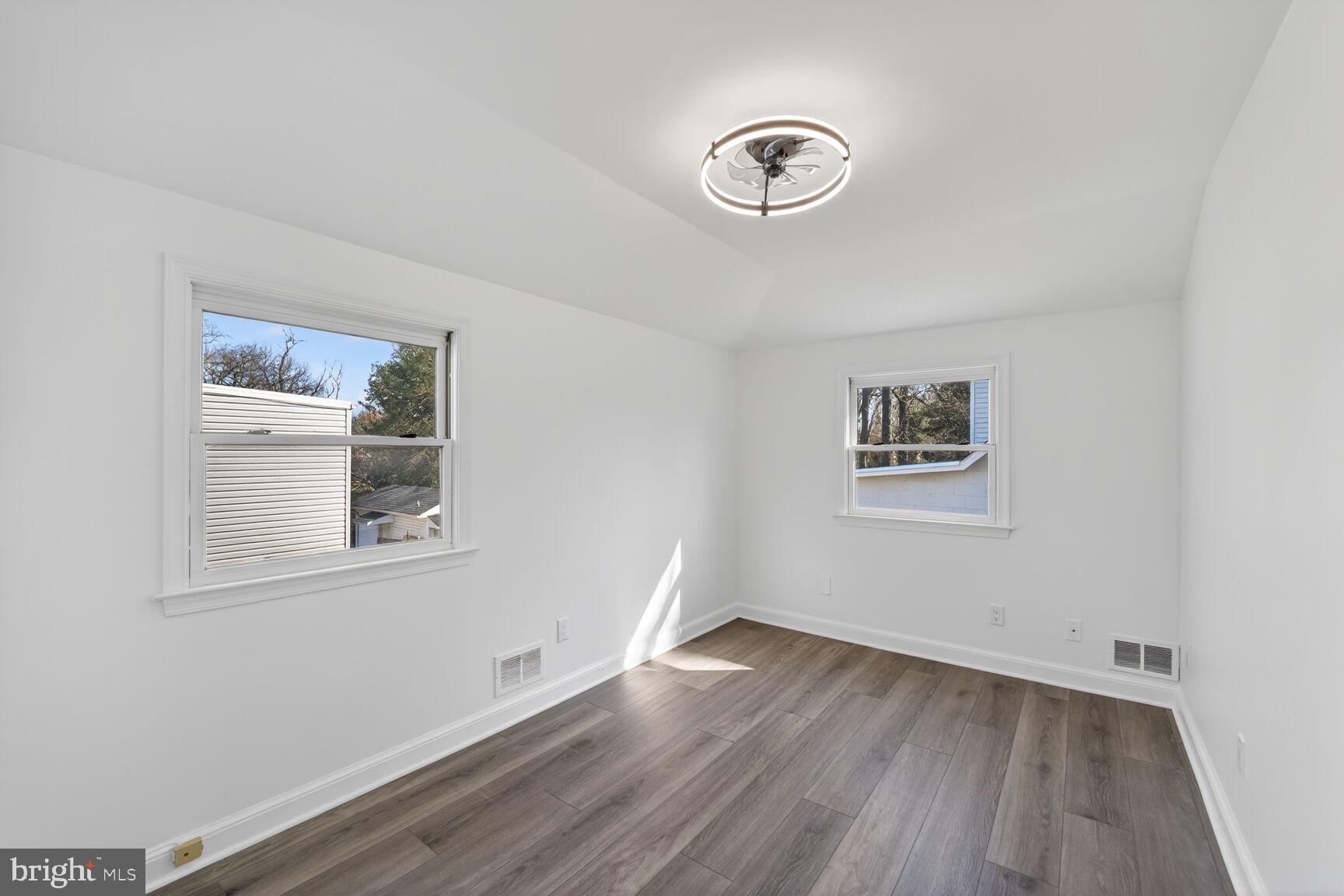 RIVERDALE PARK - Residential