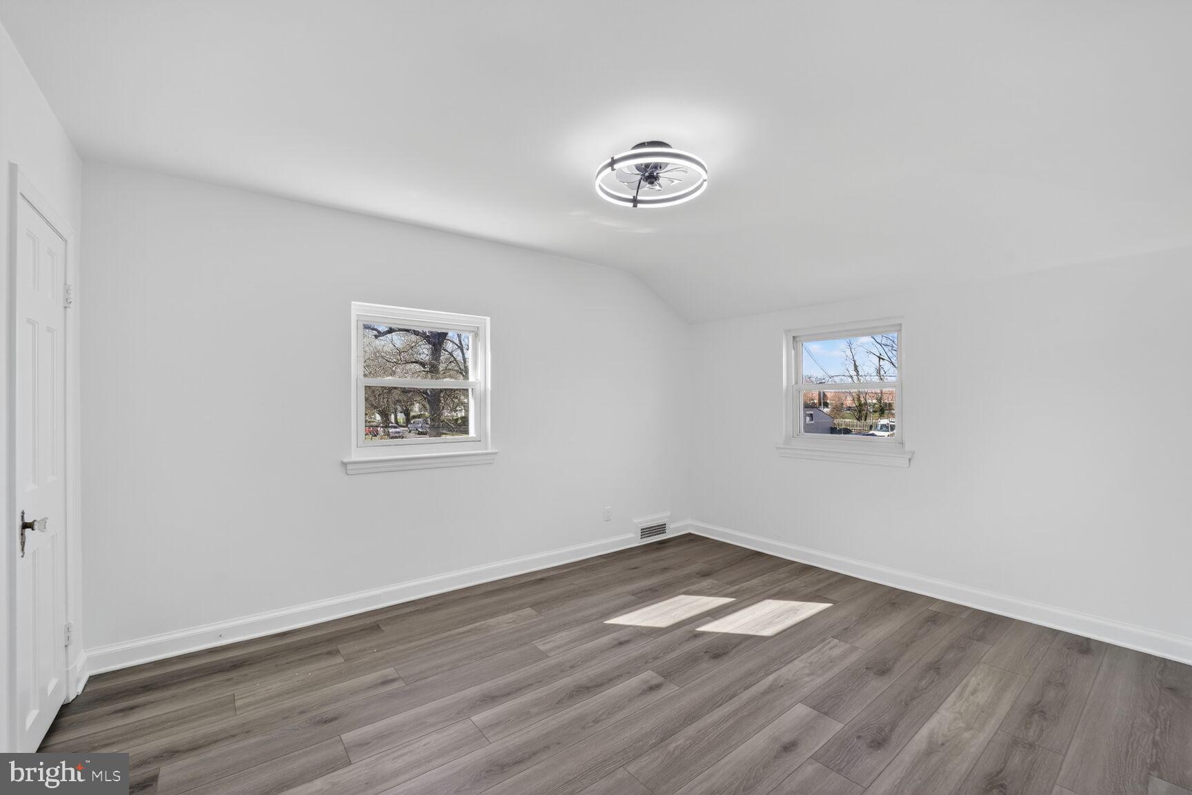 RIVERDALE PARK - Residential