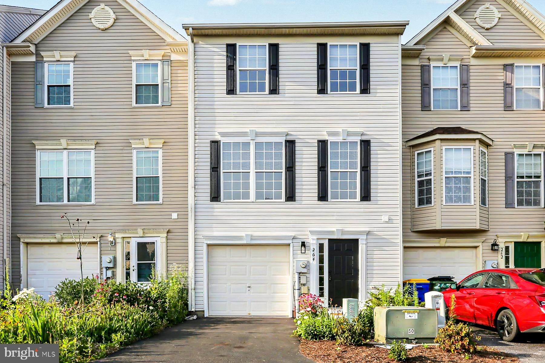 264 COUNTRY RIDGE DRIVE