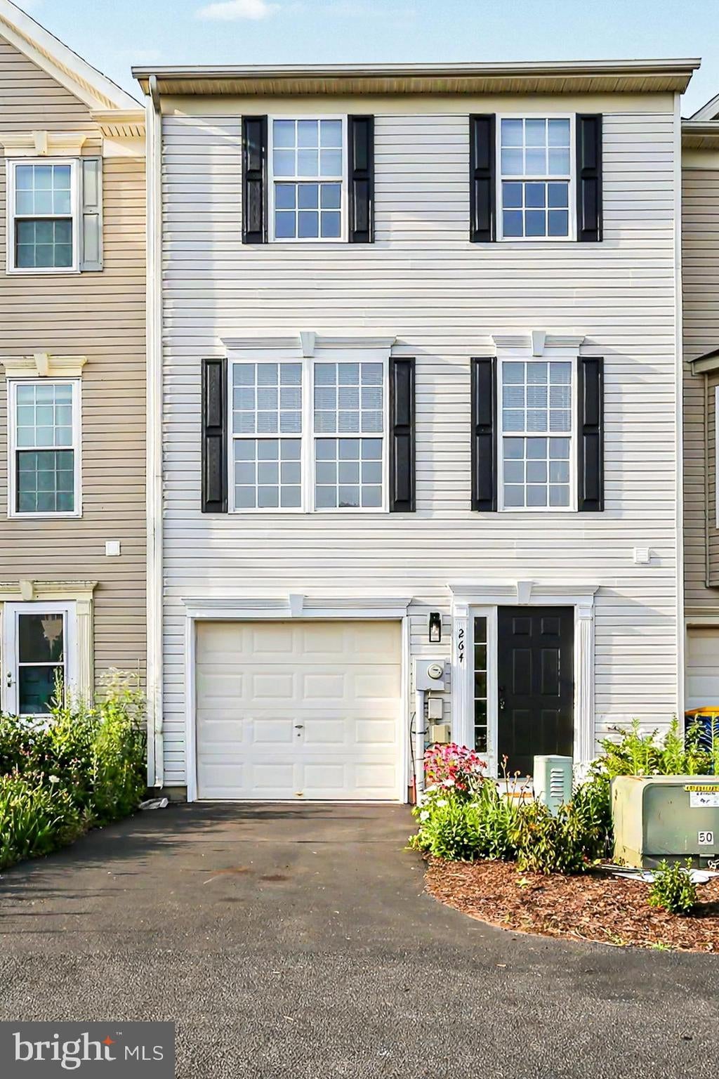 264 COUNTRY RIDGE DRIVE