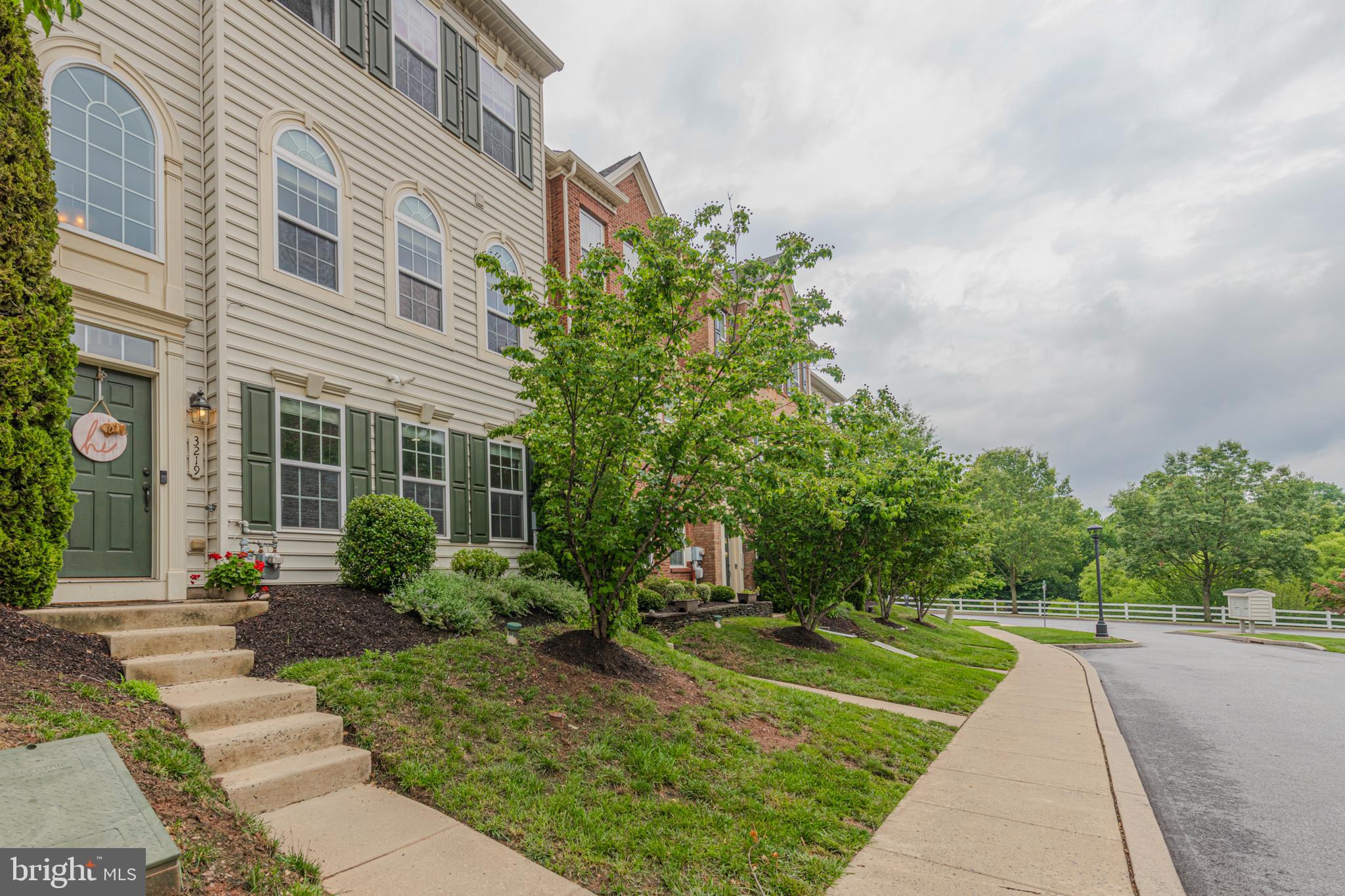 3219 ELLINGTON LANE