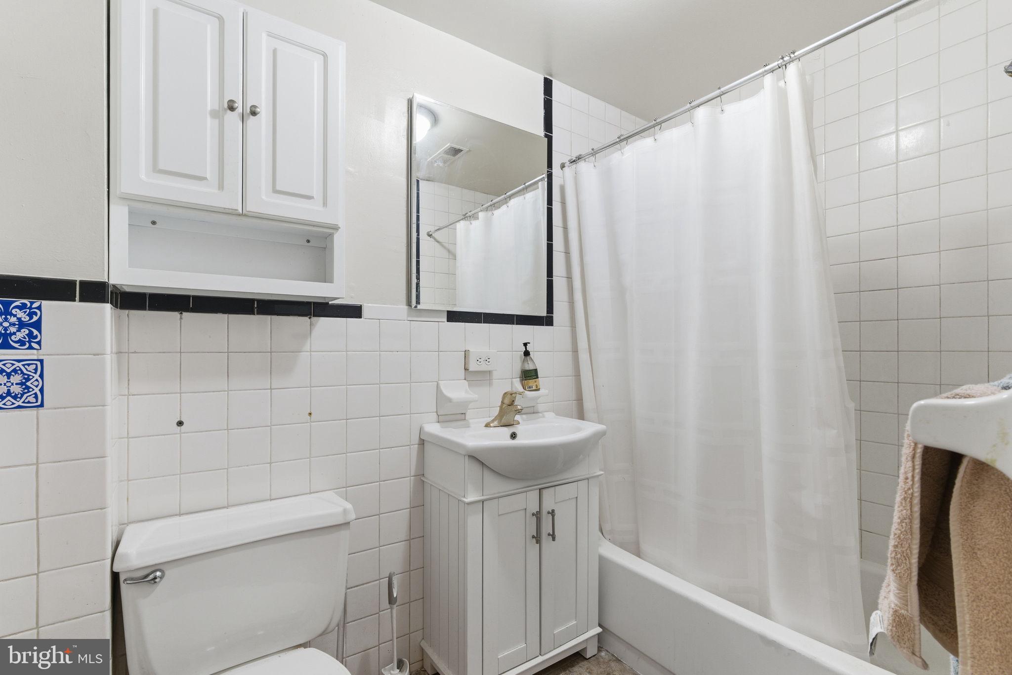 RITTENHOUSE SQUARE - Residential Income