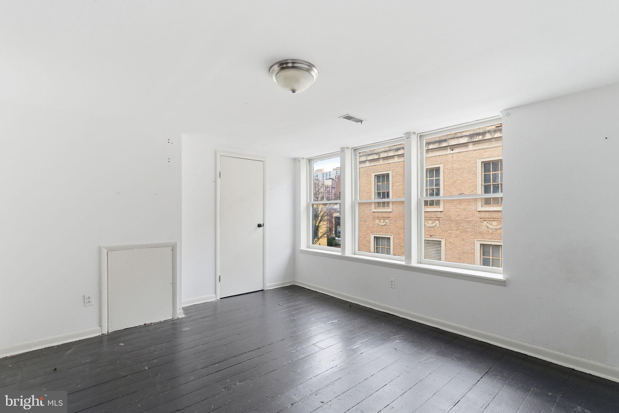 RITTENHOUSE SQUARE - Residential Income