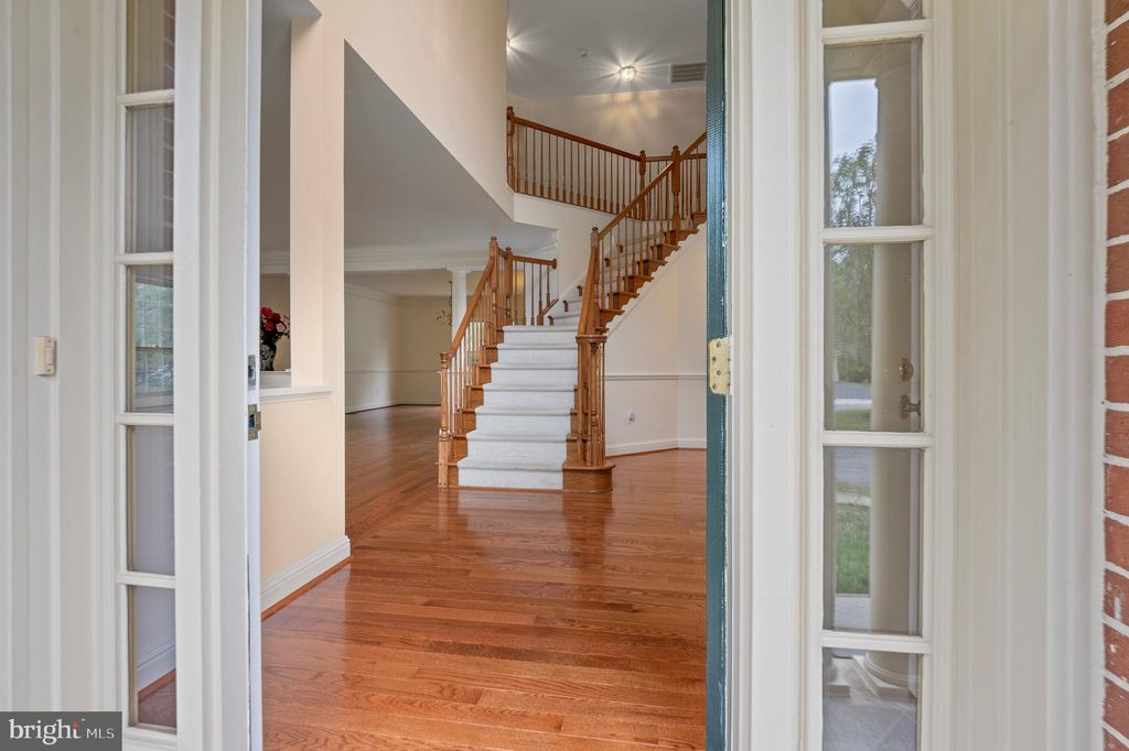 Photo of 10604 Maplecrest Lane, ROCKVILLE, MD 20854 (MLS # MDMC2204312)