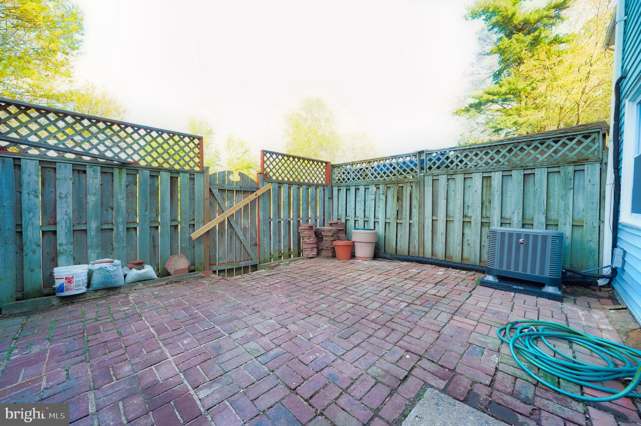 VILLAGE GATE - Residential