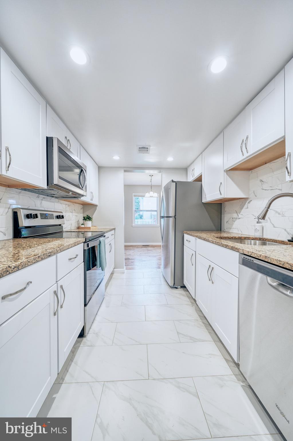 VILLAGE GATE - Residential