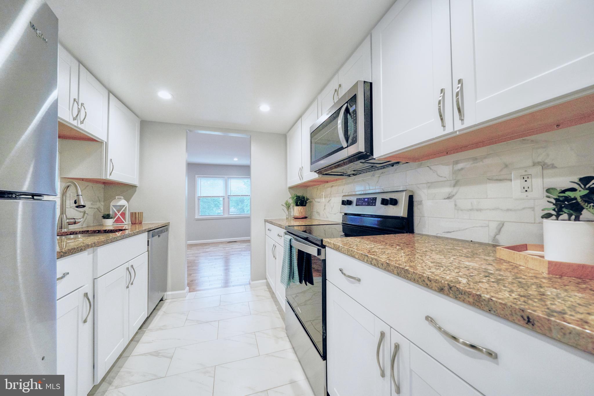 VILLAGE GATE - Residential