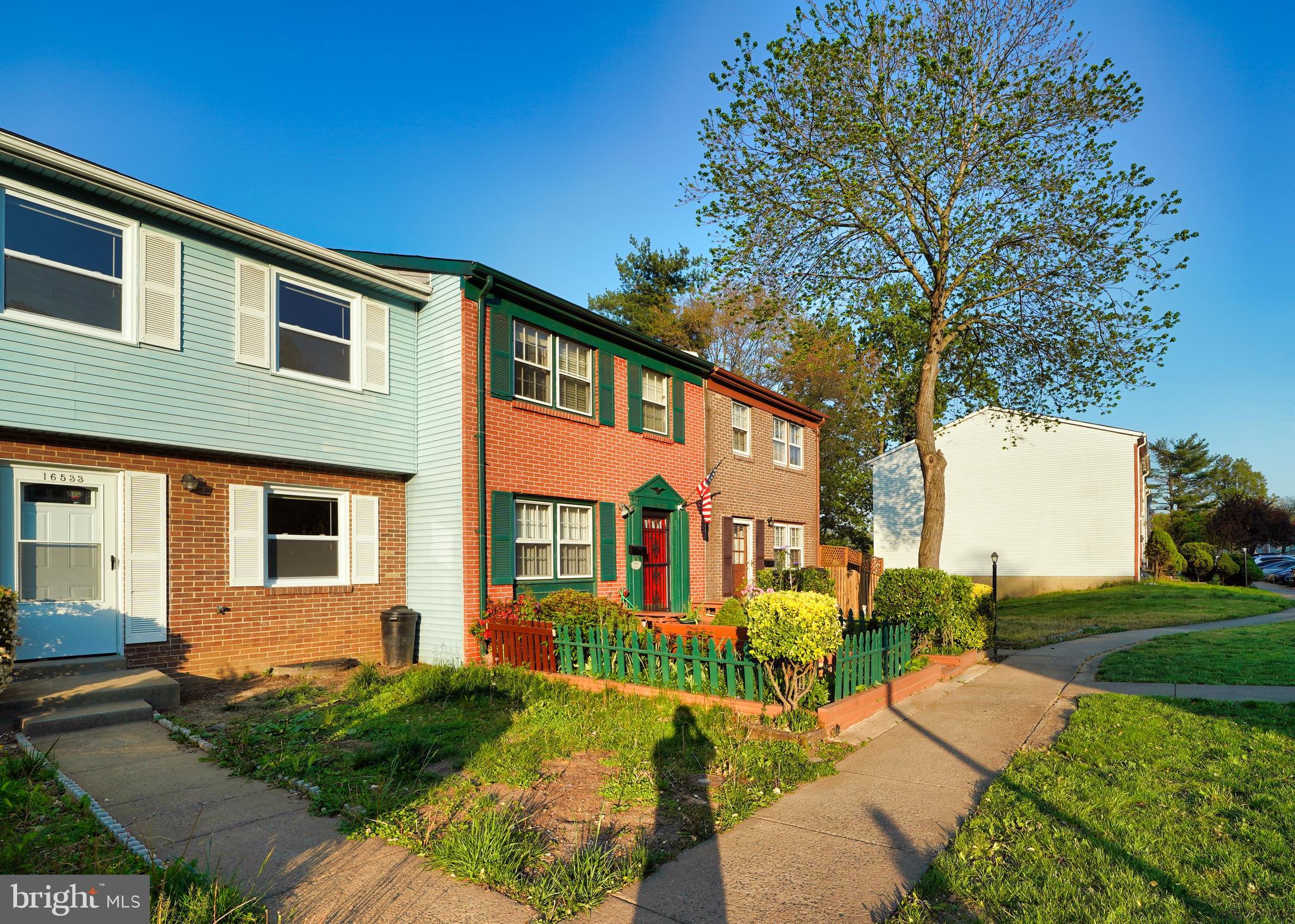 VILLAGE GATE - Residential