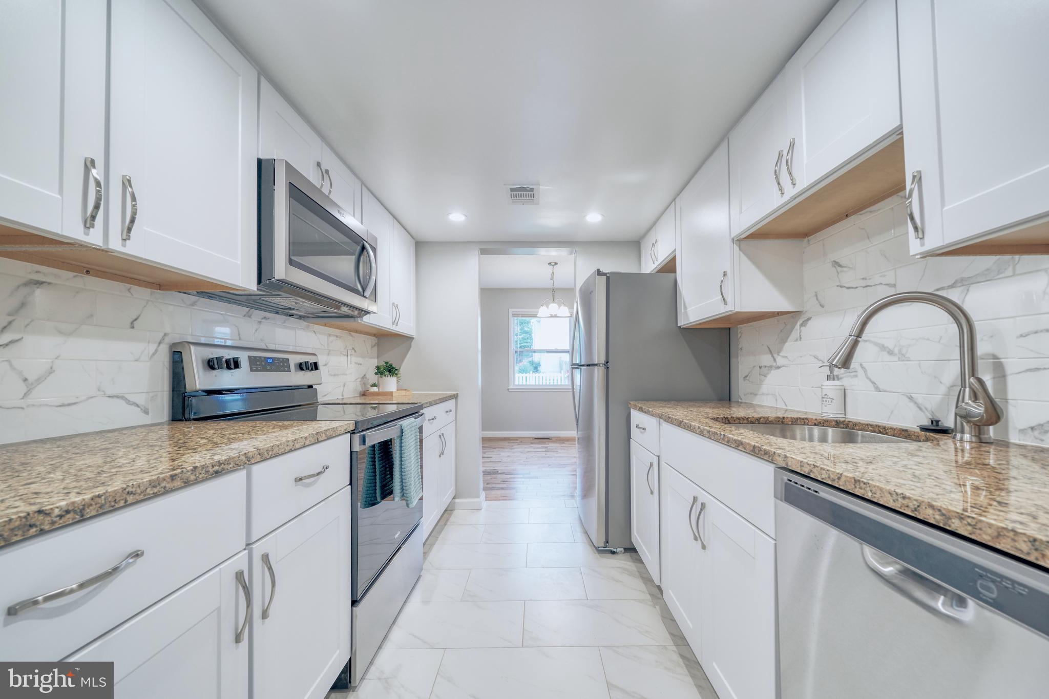 VILLAGE GATE - Residential