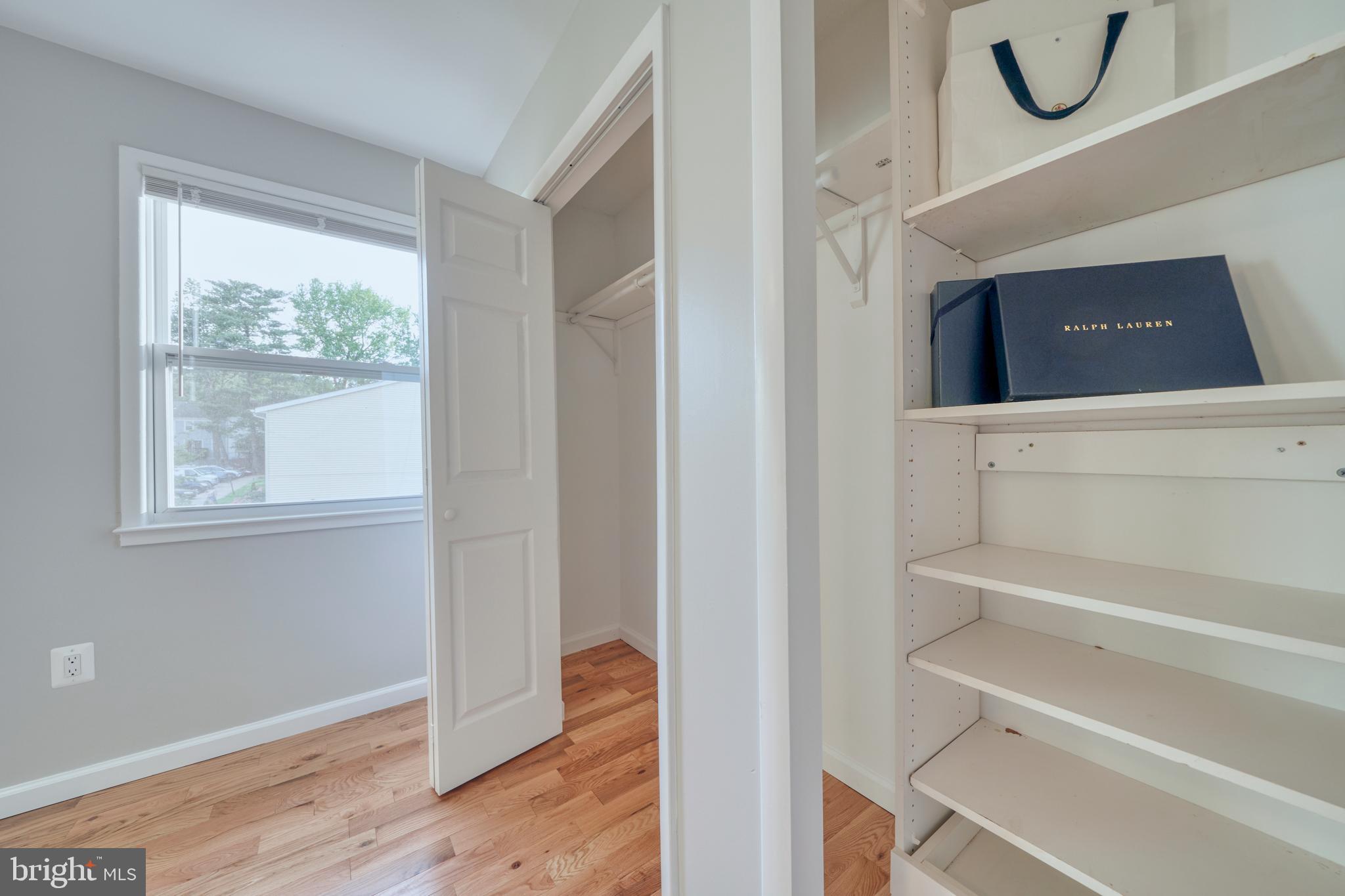 VILLAGE GATE - Residential