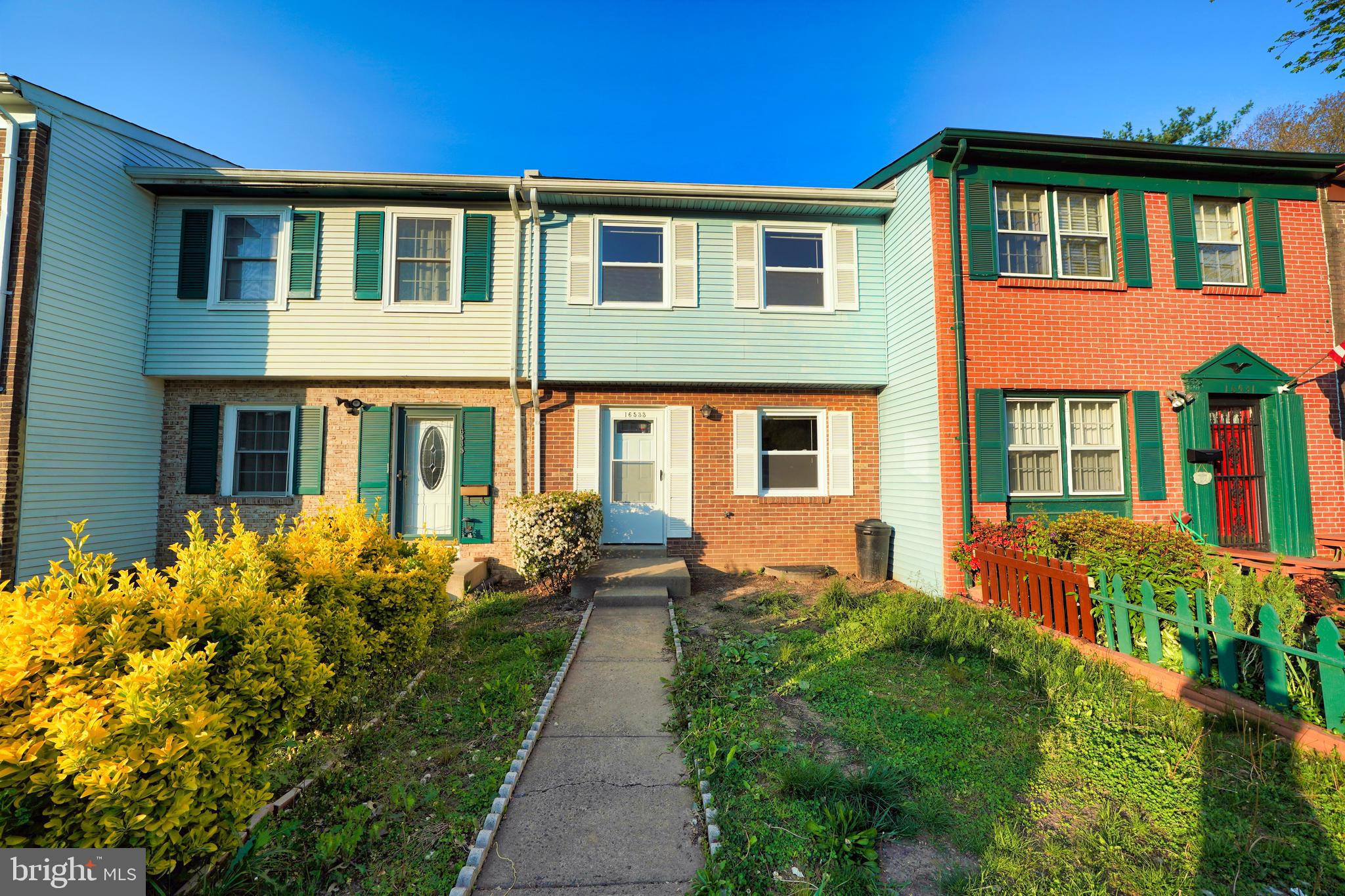 VILLAGE GATE - Residential