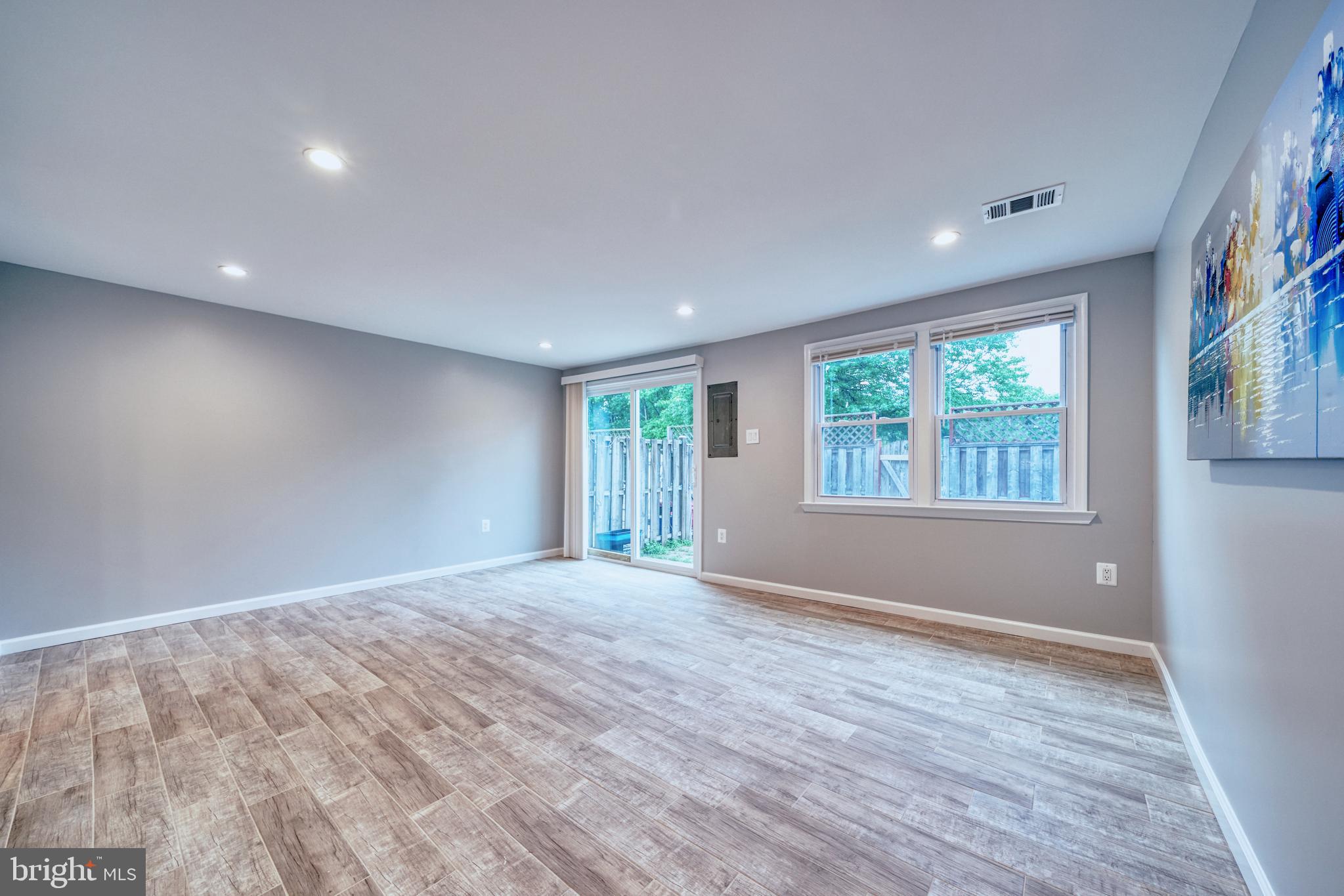 VILLAGE GATE - Residential