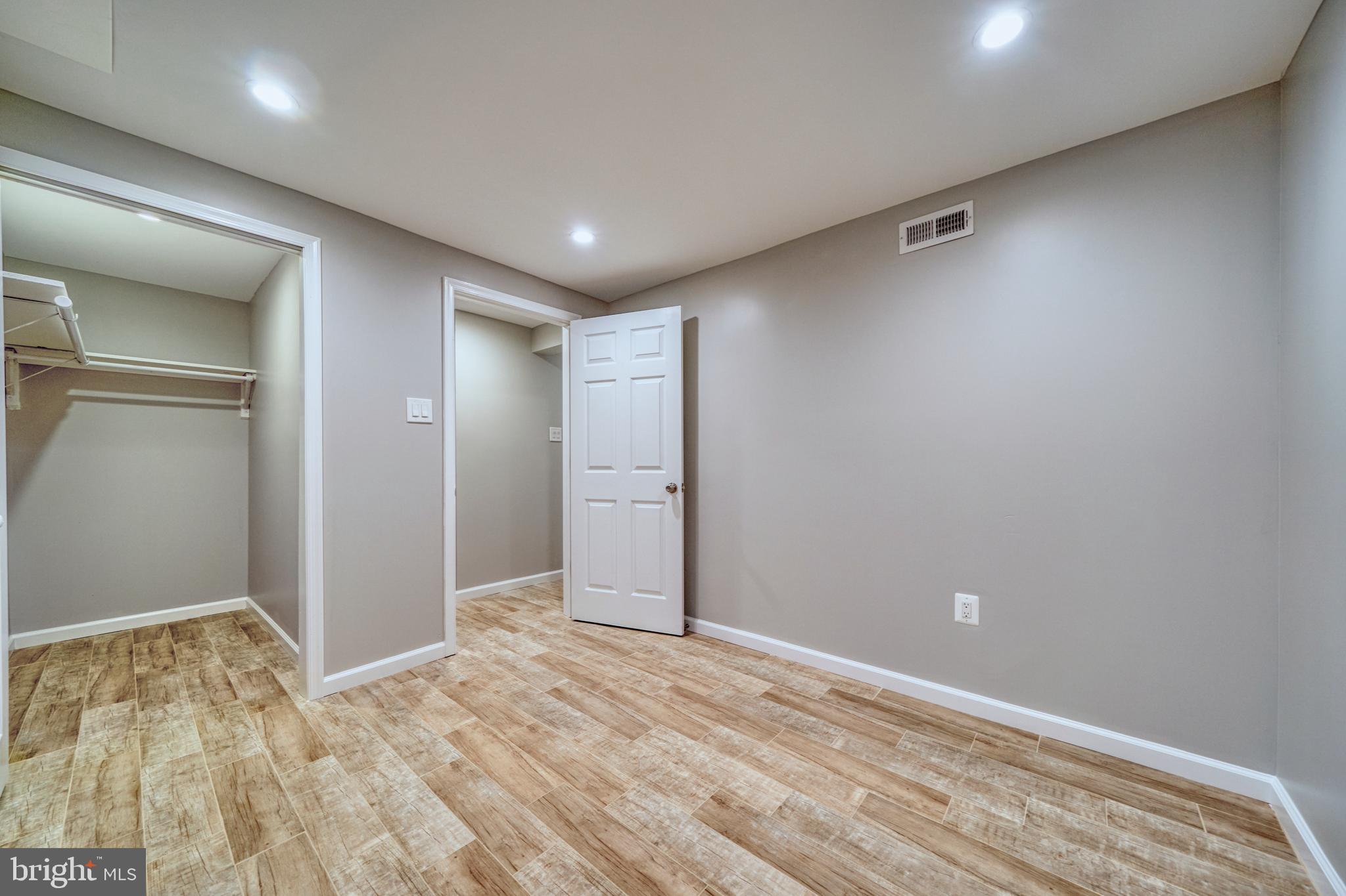 VILLAGE GATE - Residential