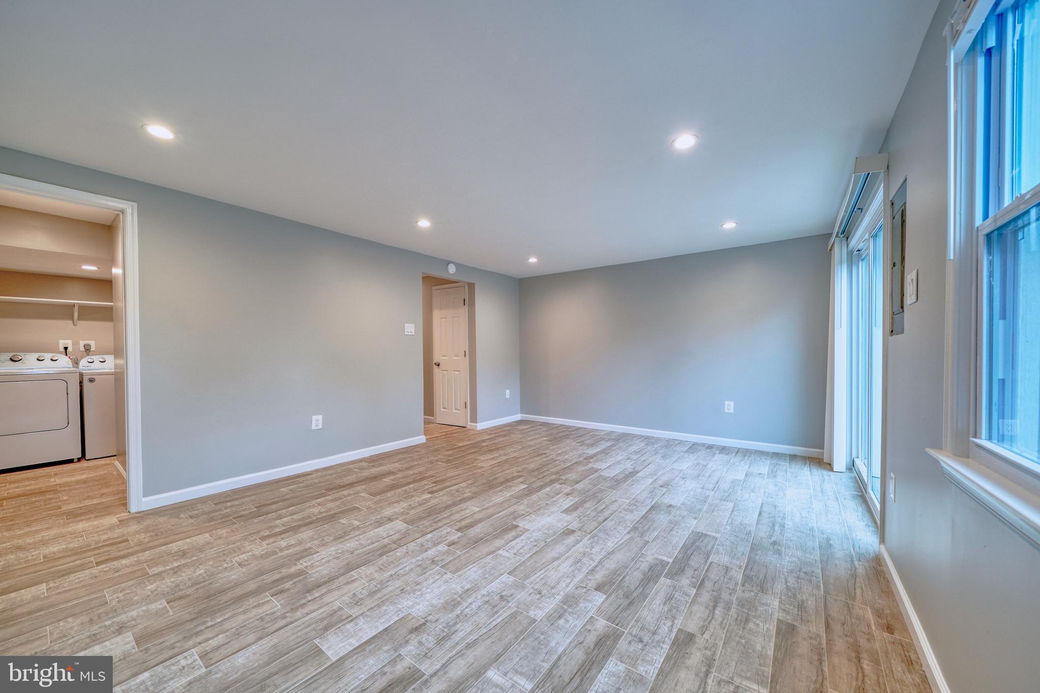 VILLAGE GATE - Residential