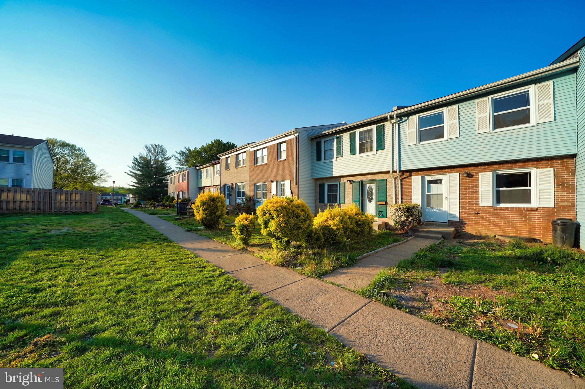 VILLAGE GATE - Residential