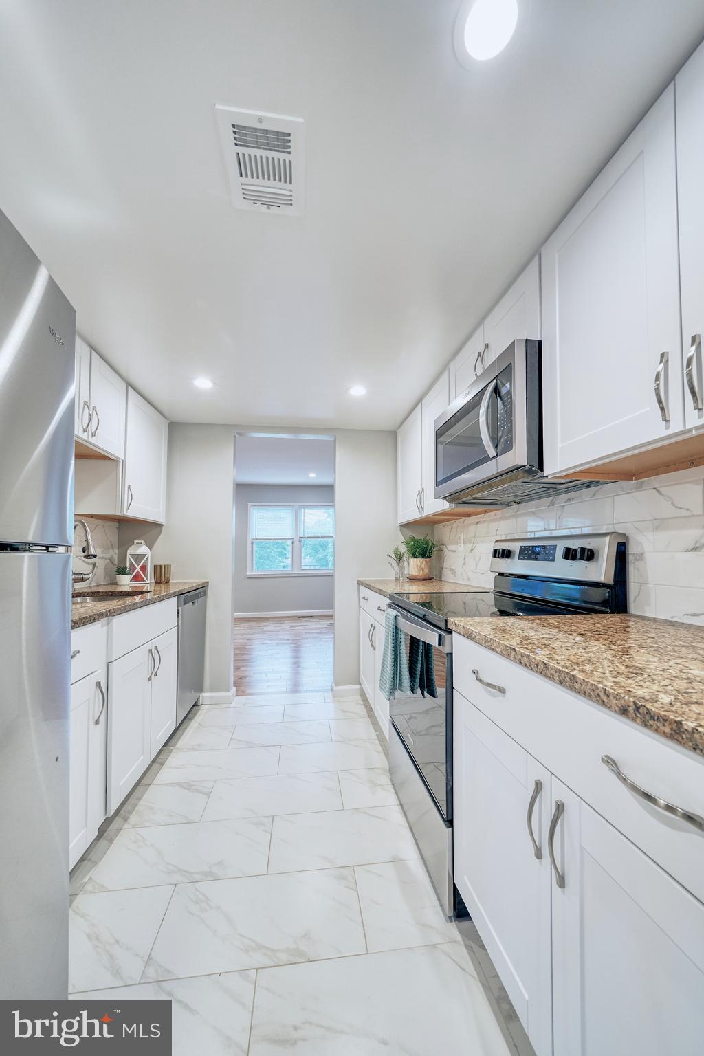 VILLAGE GATE - Residential