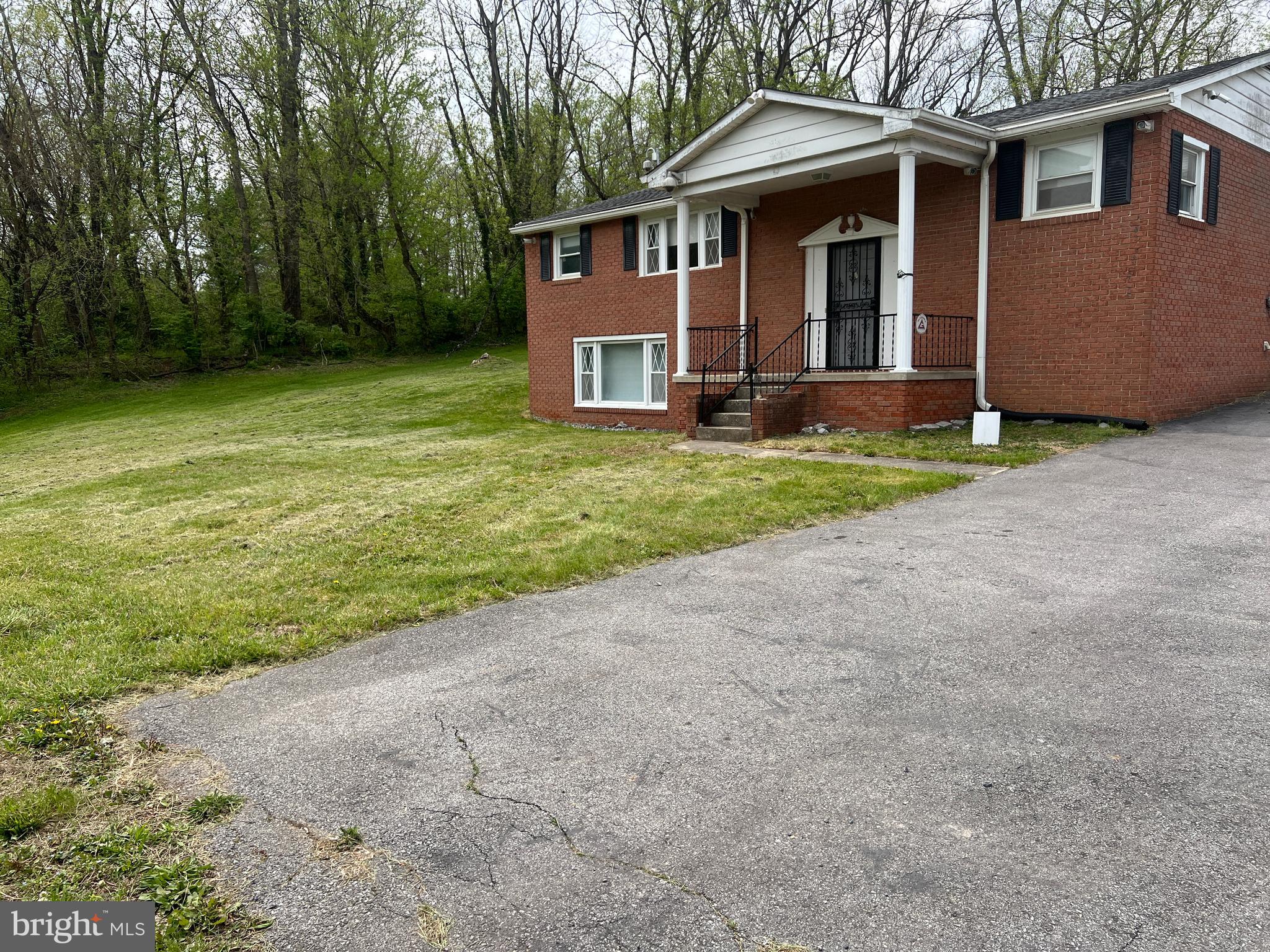 15811 HOTT LANE