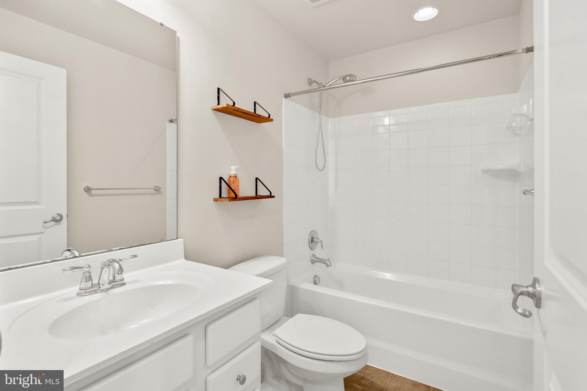 DORCHESTER WOODS - Residential Lease