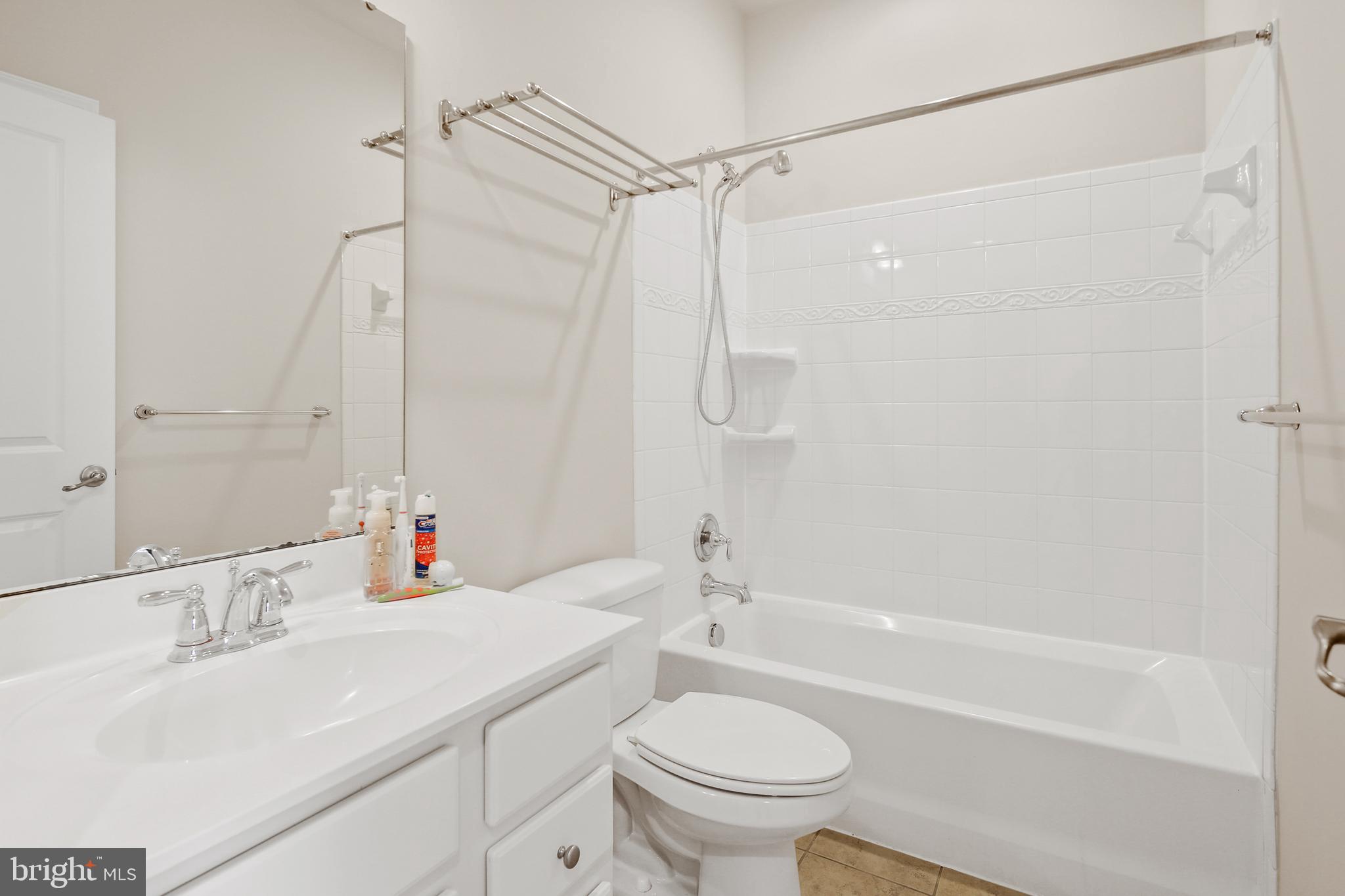 DORCHESTER WOODS - Residential Lease