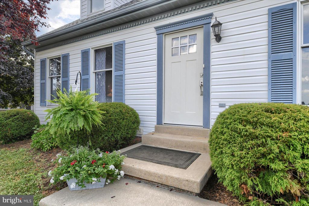 Photo of 905 Hillside Avenue, Elizabethtown, PA 17022 (MLS # PALA2054190)