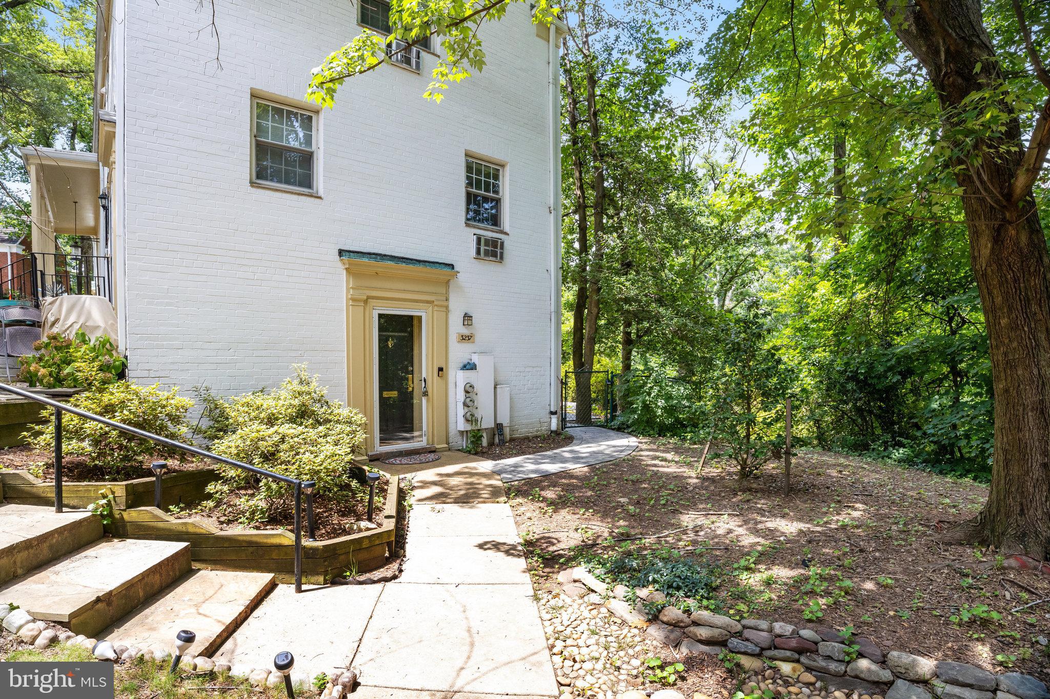 3237 RAVENSWORTH PLACE