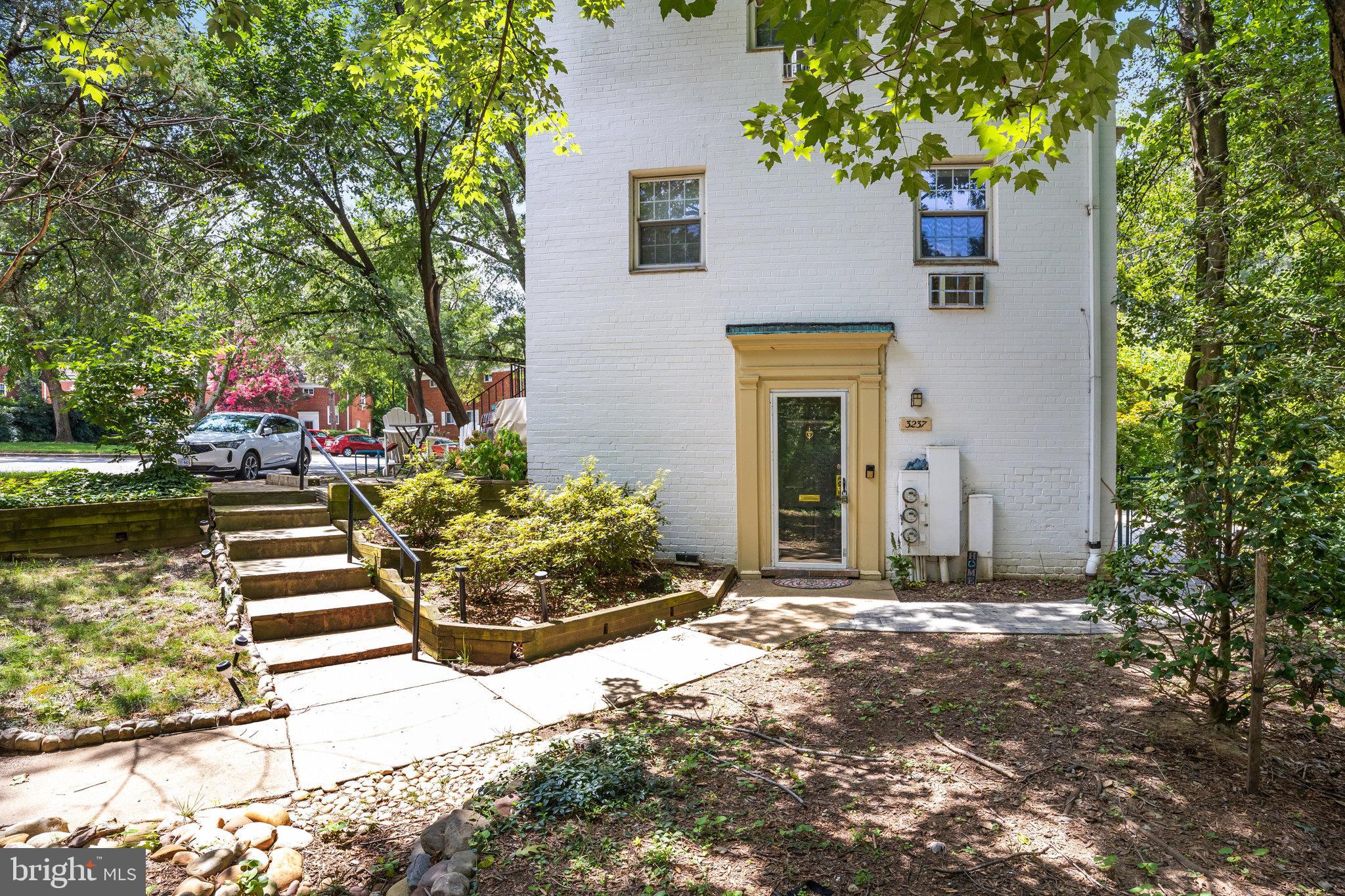 3237 RAVENSWORTH PLACE