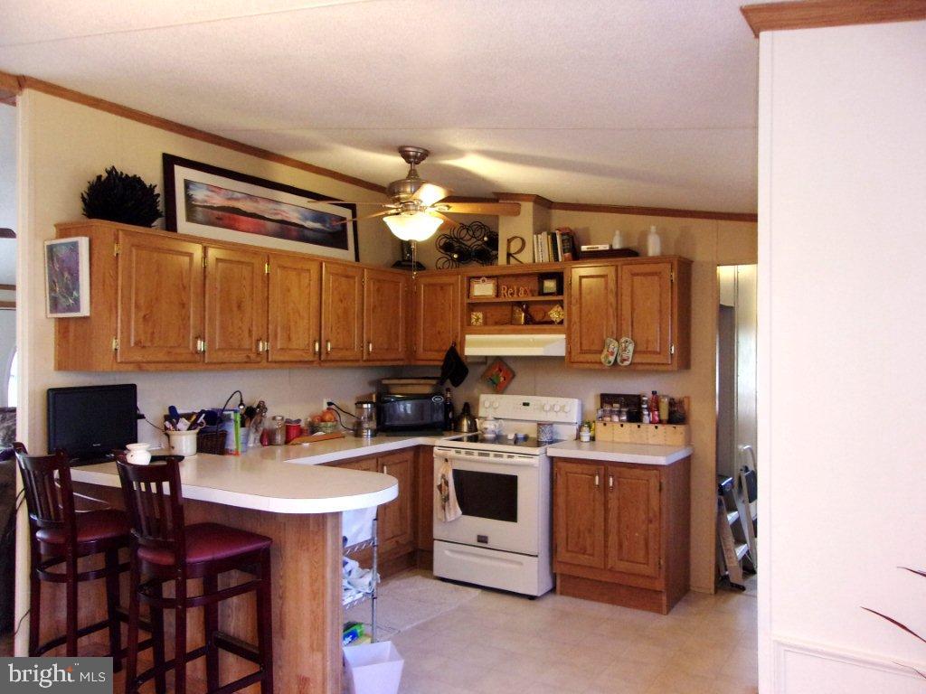 RESTLESS OAKS VILLAGE MHP - Residential