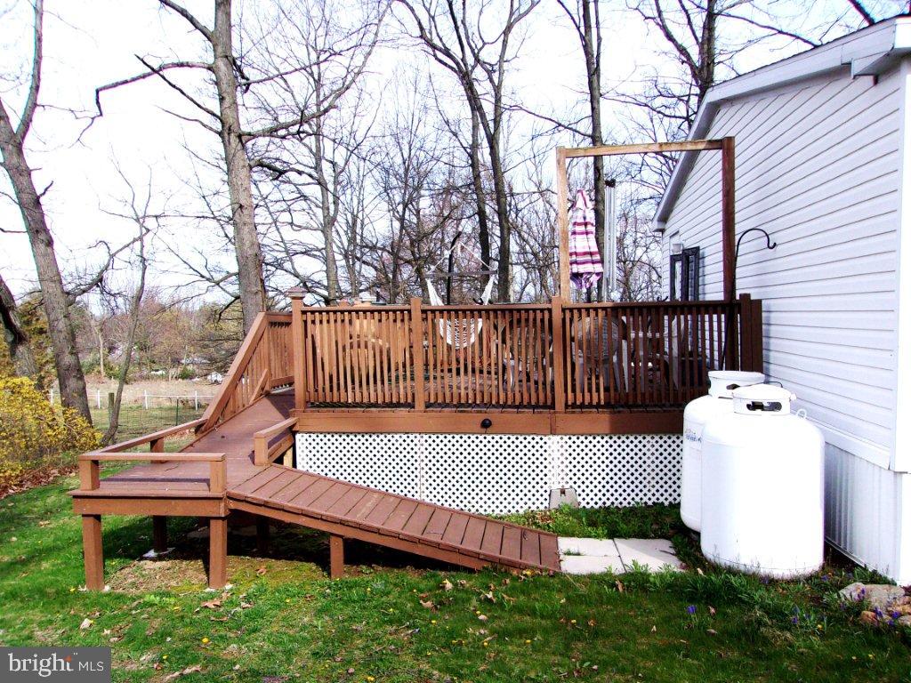 RESTLESS OAKS VILLAGE MHP - Residential