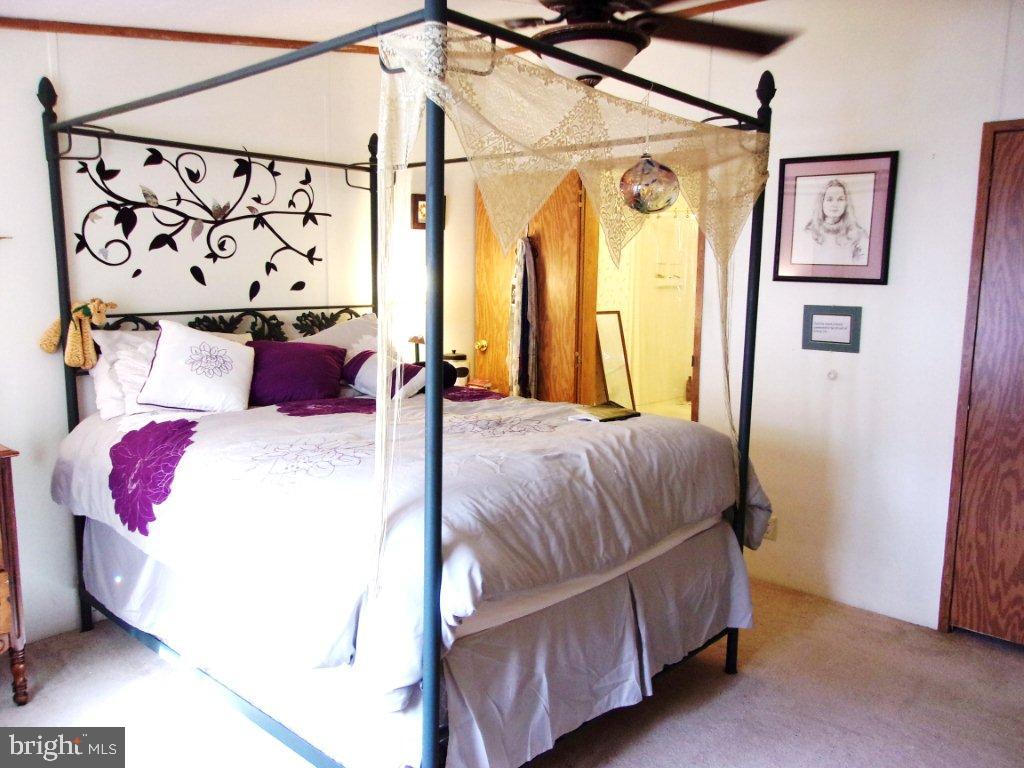 RESTLESS OAKS VILLAGE MHP - Residential