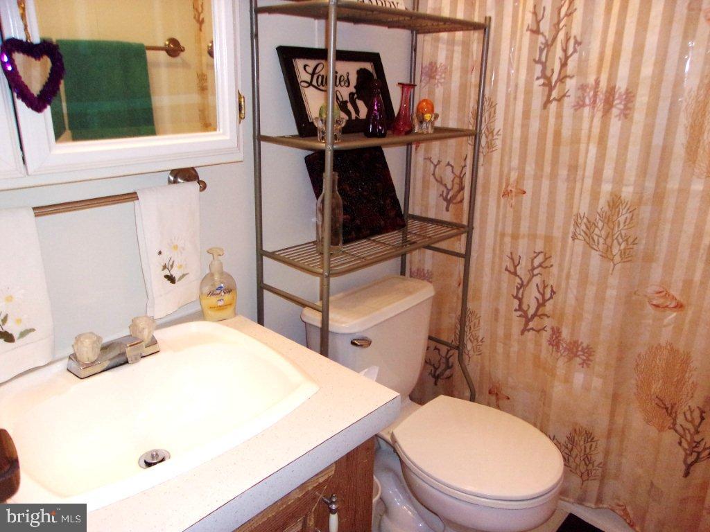 RESTLESS OAKS VILLAGE MHP - Residential