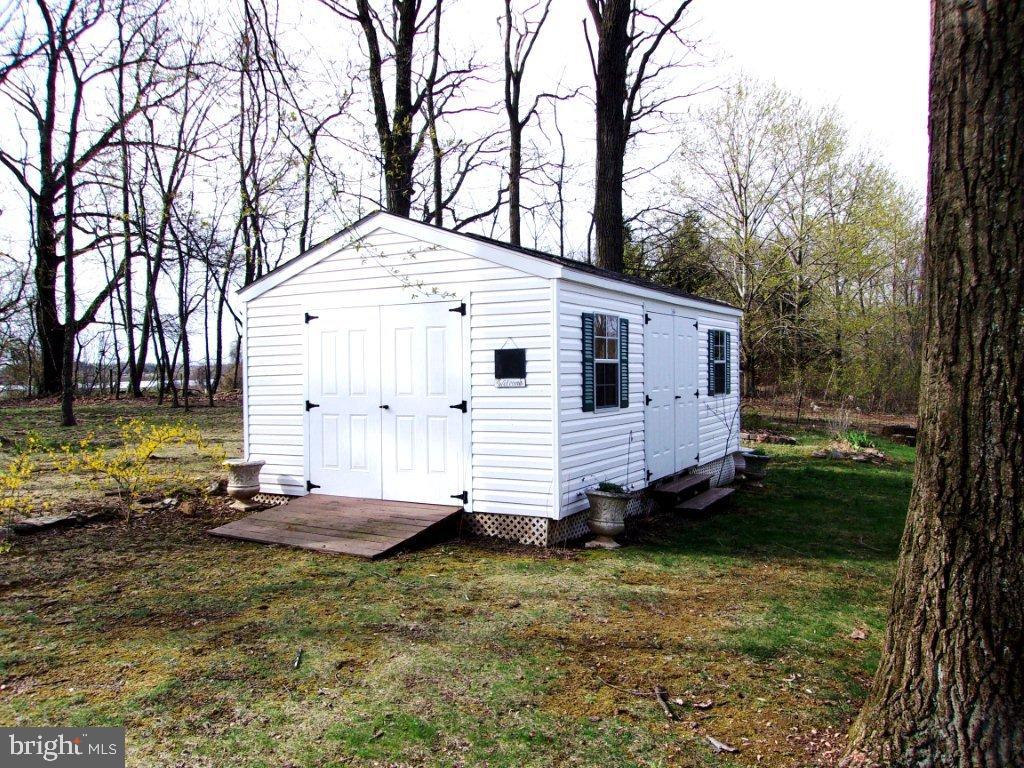 RESTLESS OAKS VILLAGE MHP - Residential