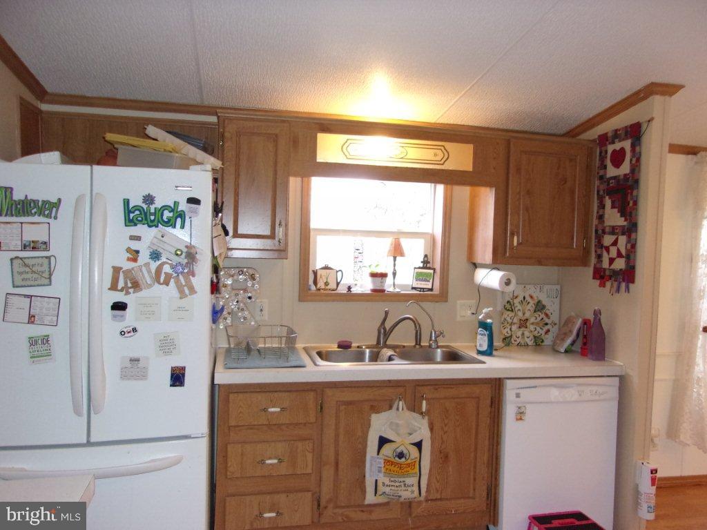 RESTLESS OAKS VILLAGE MHP - Residential