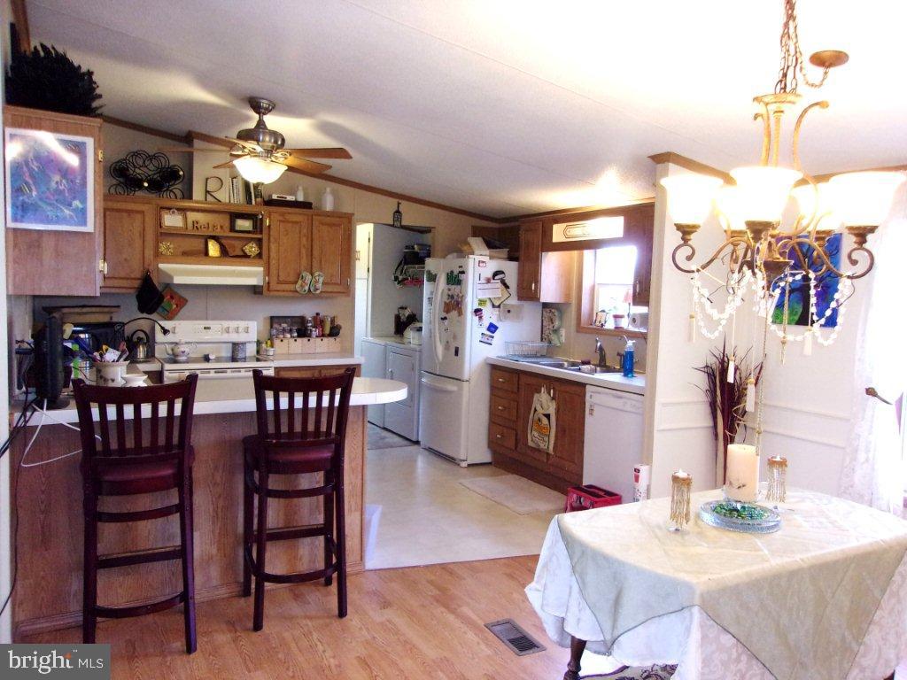 RESTLESS OAKS VILLAGE MHP - Residential