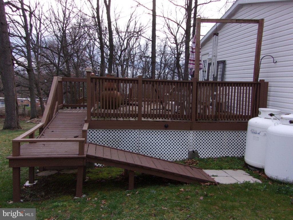 RESTLESS OAKS VILLAGE MHP - Residential