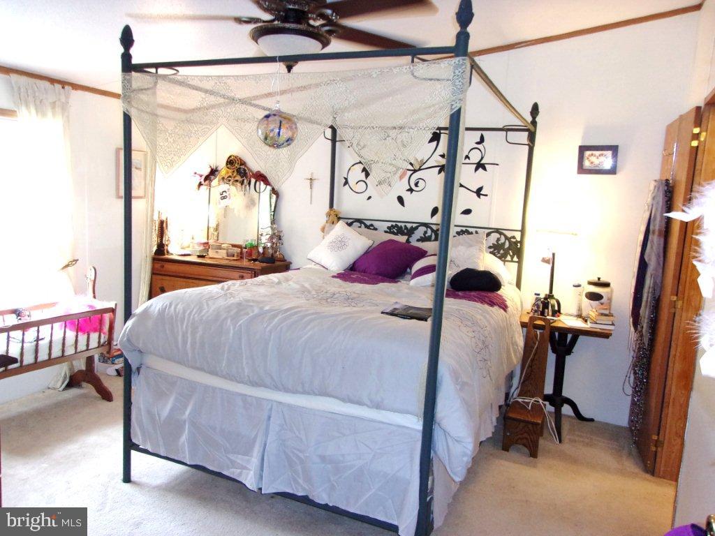 RESTLESS OAKS VILLAGE MHP - Residential