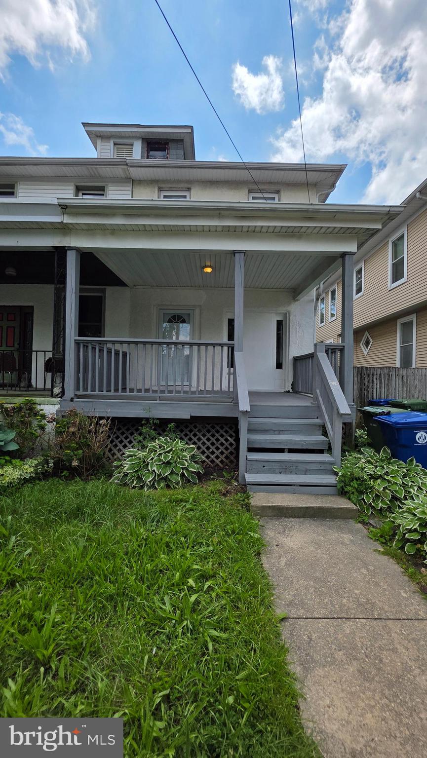 Rent ready property with modern kitchen, and a full bath on each floor. Easy to show. Basement too short to finish. Buyer to pay of closings costs, including all transferred docs and stamps. Property sold strictly as is.
Deposit $2500.