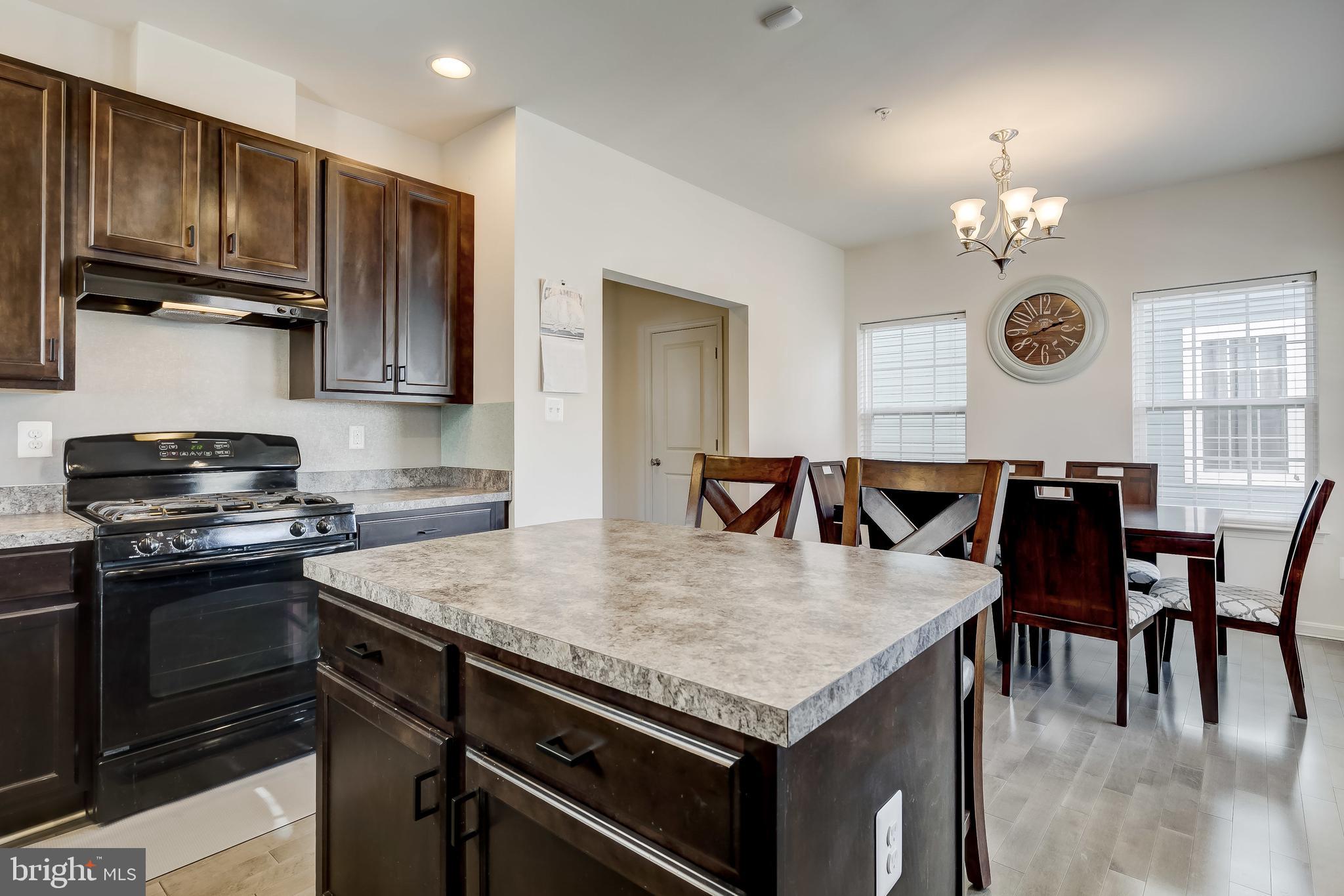 RENAISSANCE SQUARE - Residential