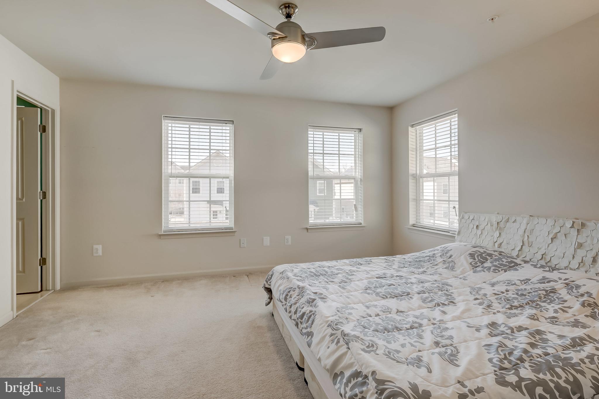 RENAISSANCE SQUARE - Residential