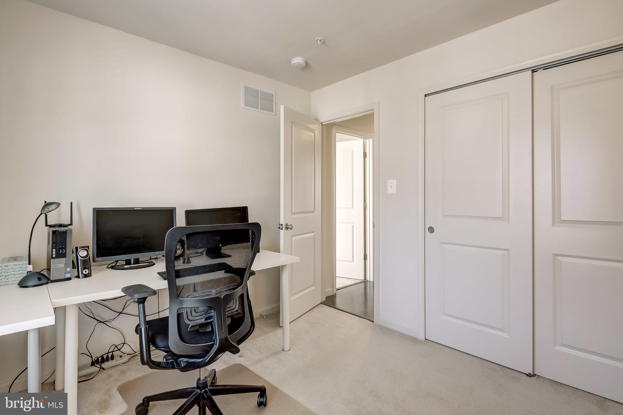 RENAISSANCE SQUARE - Residential