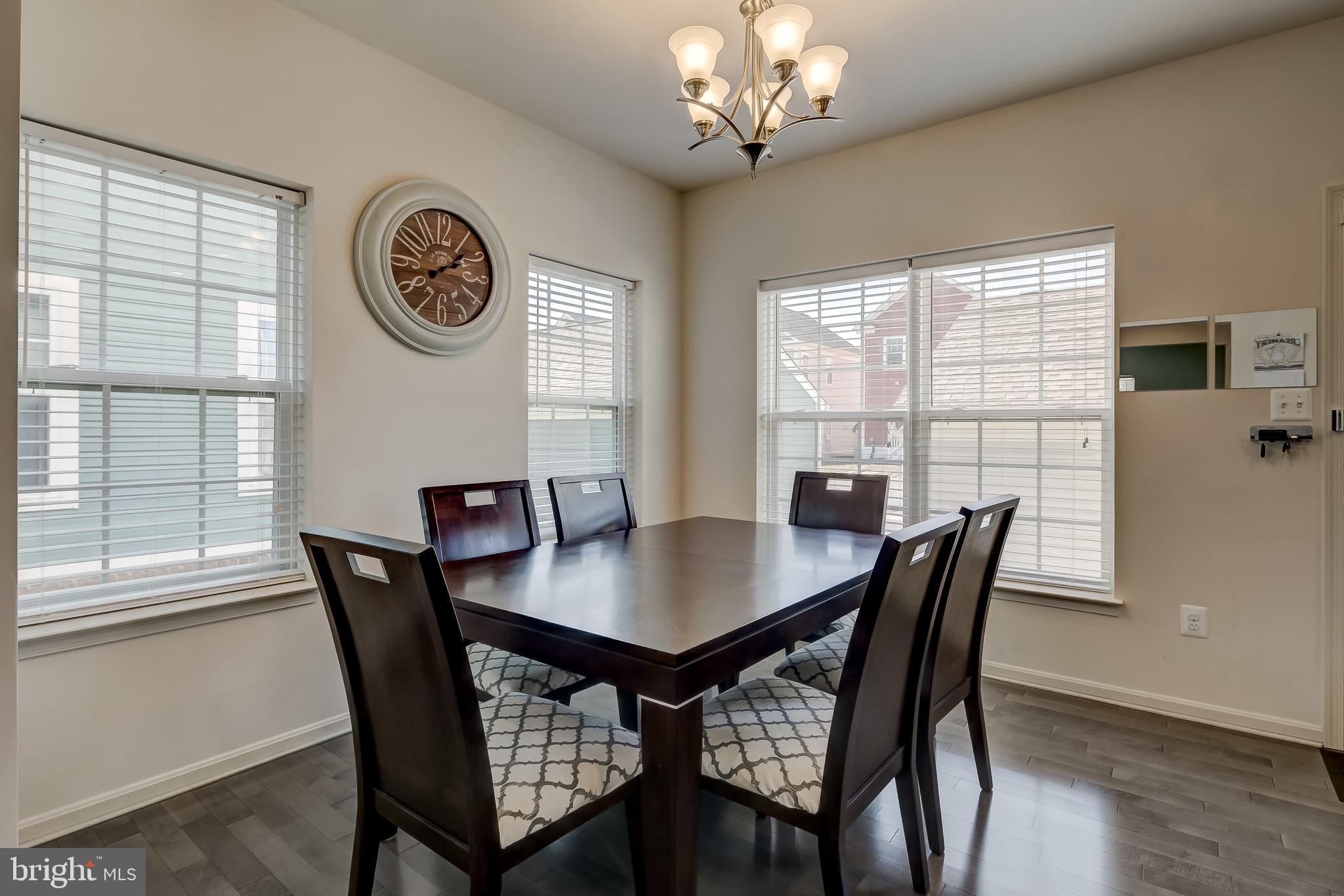 RENAISSANCE SQUARE - Residential