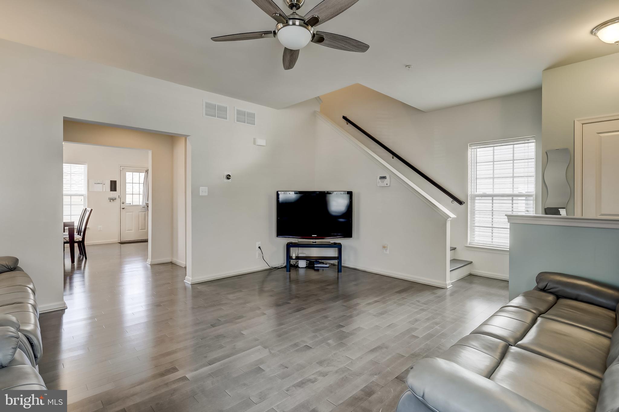 RENAISSANCE SQUARE - Residential