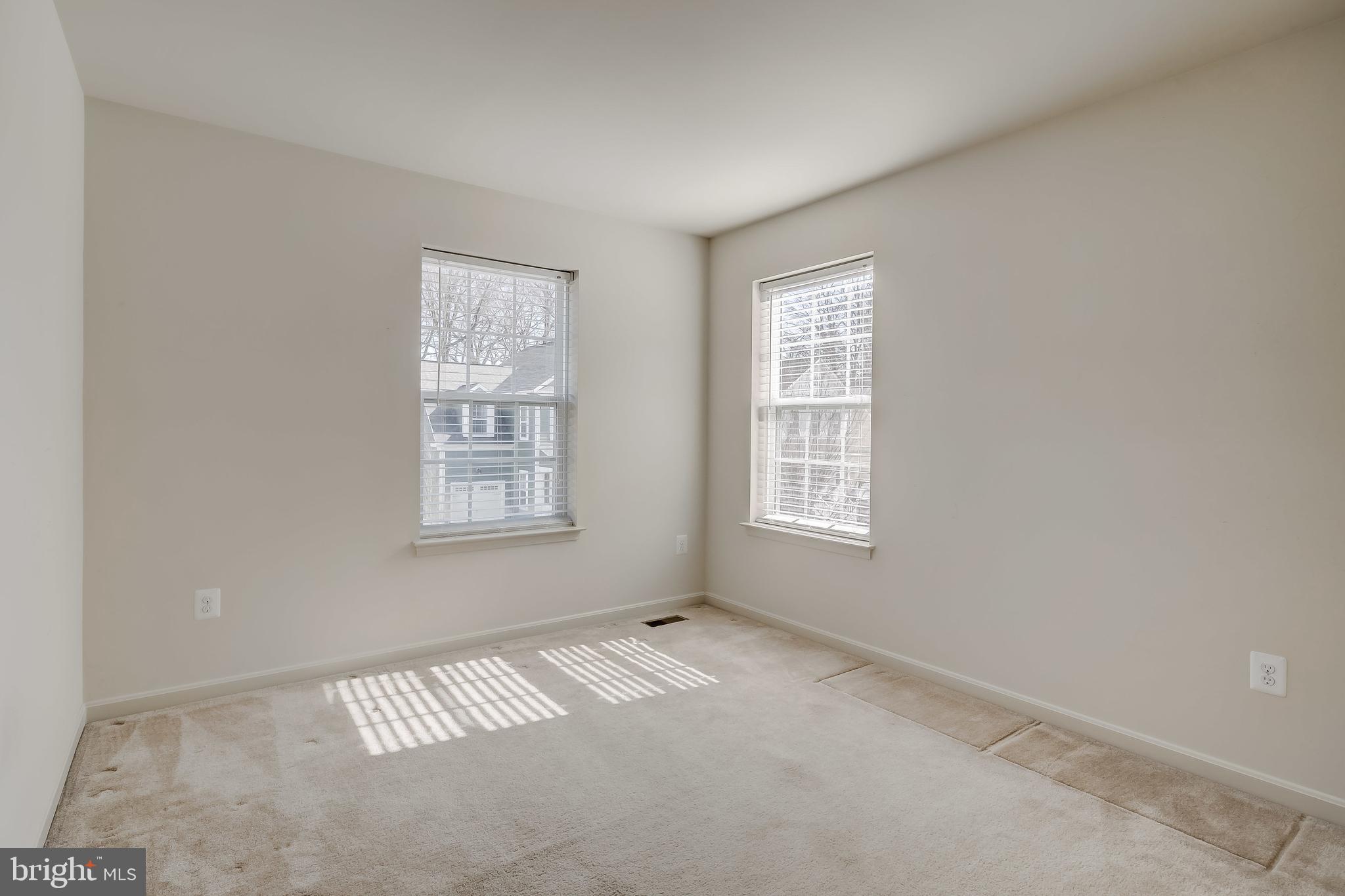 RENAISSANCE SQUARE - Residential