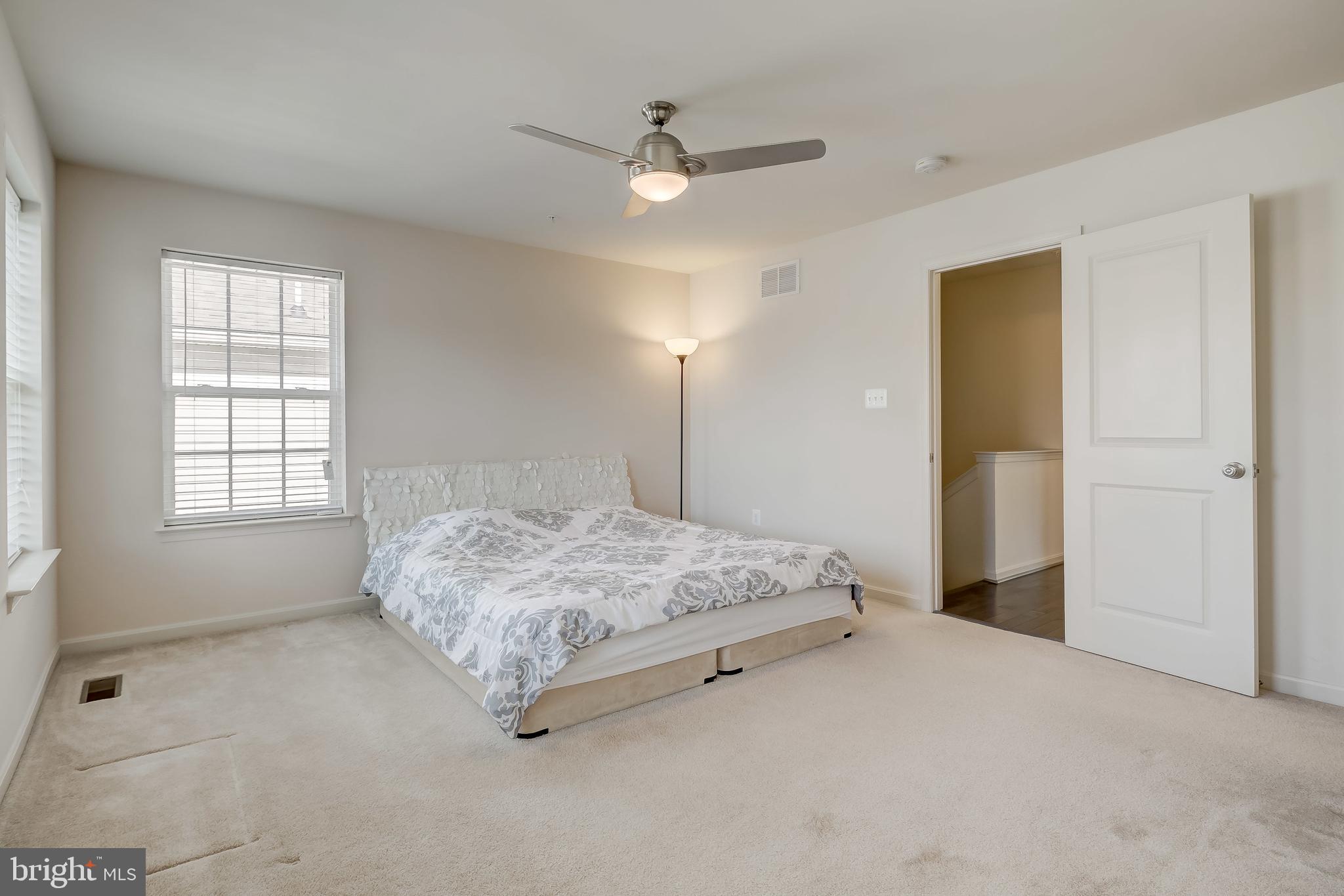 RENAISSANCE SQUARE - Residential